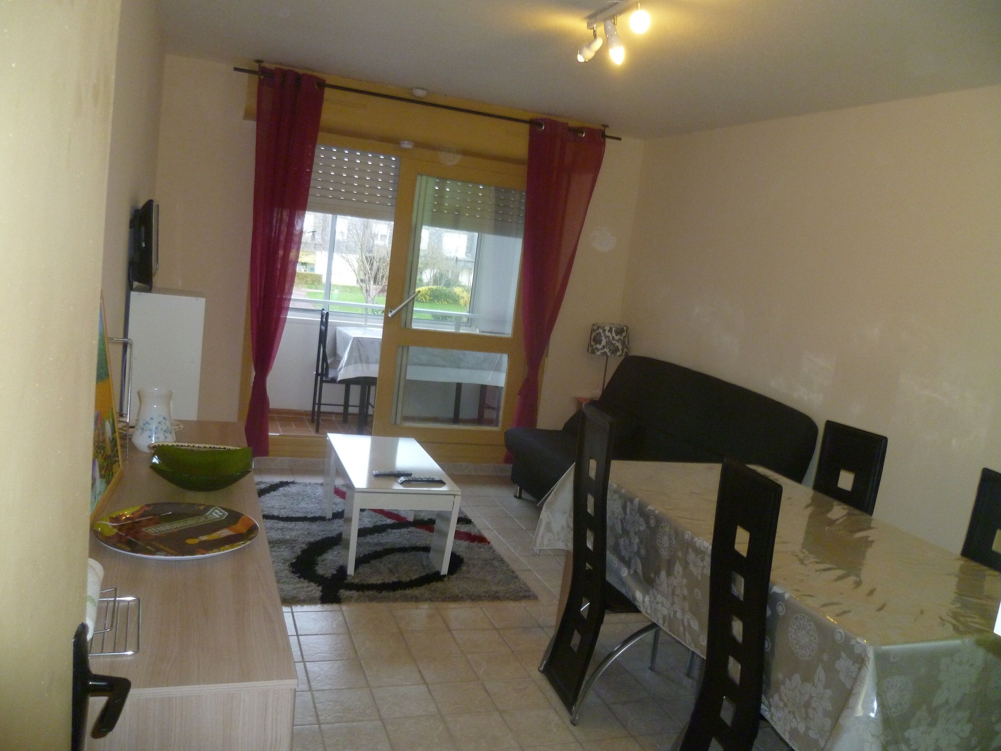 COURSEULLES 150 Meters FROM THE SEA NEAR PORT AND SHOPS