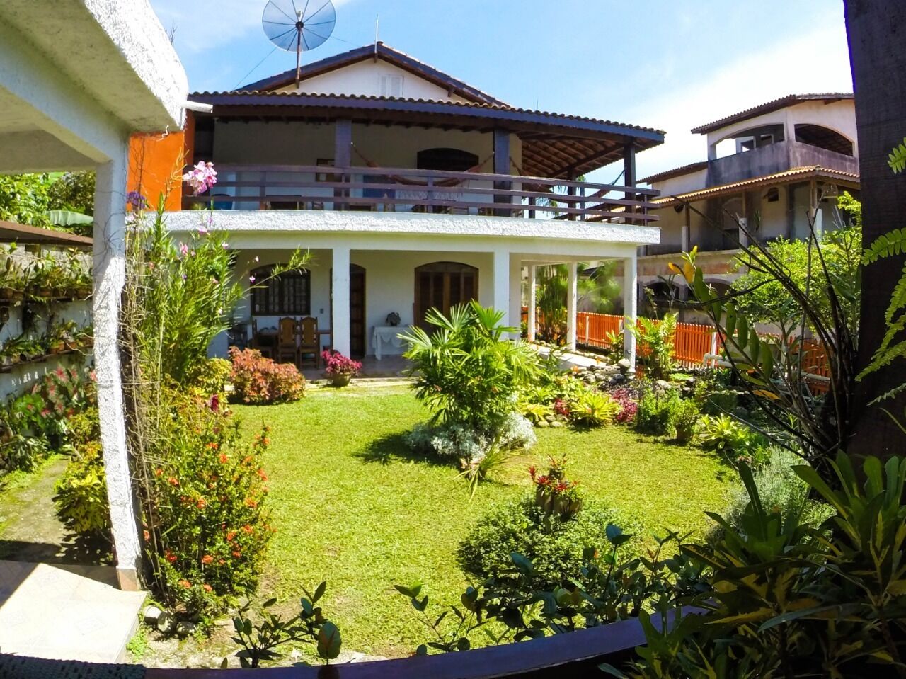 Pousada between Paradise located on the border between Angra and Paraty