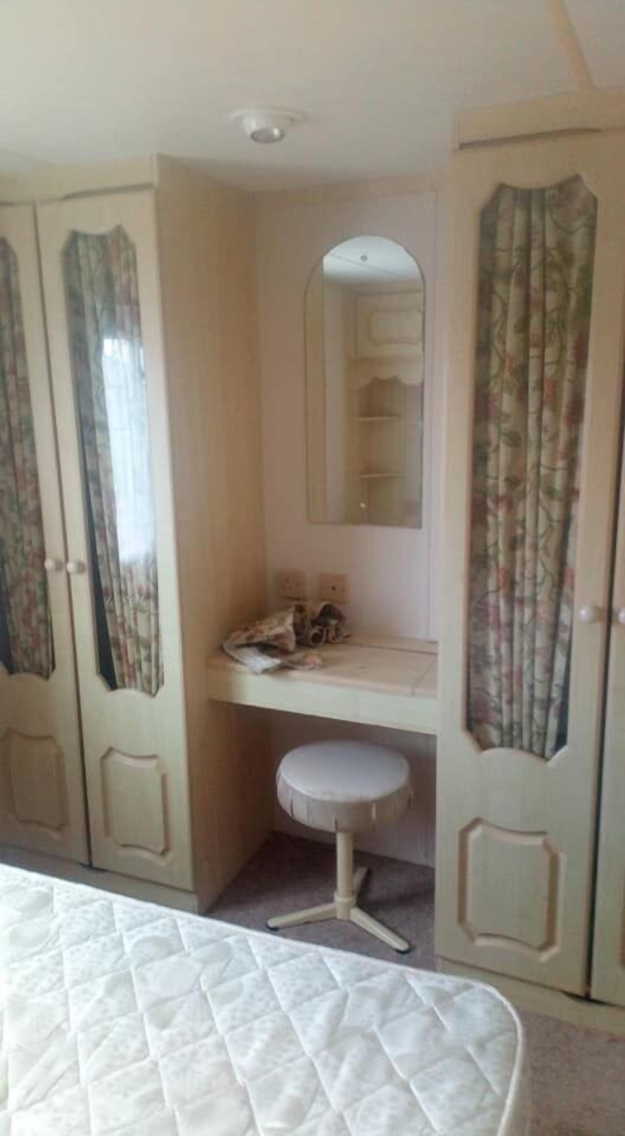 T & J's Caravan - Coral Beach