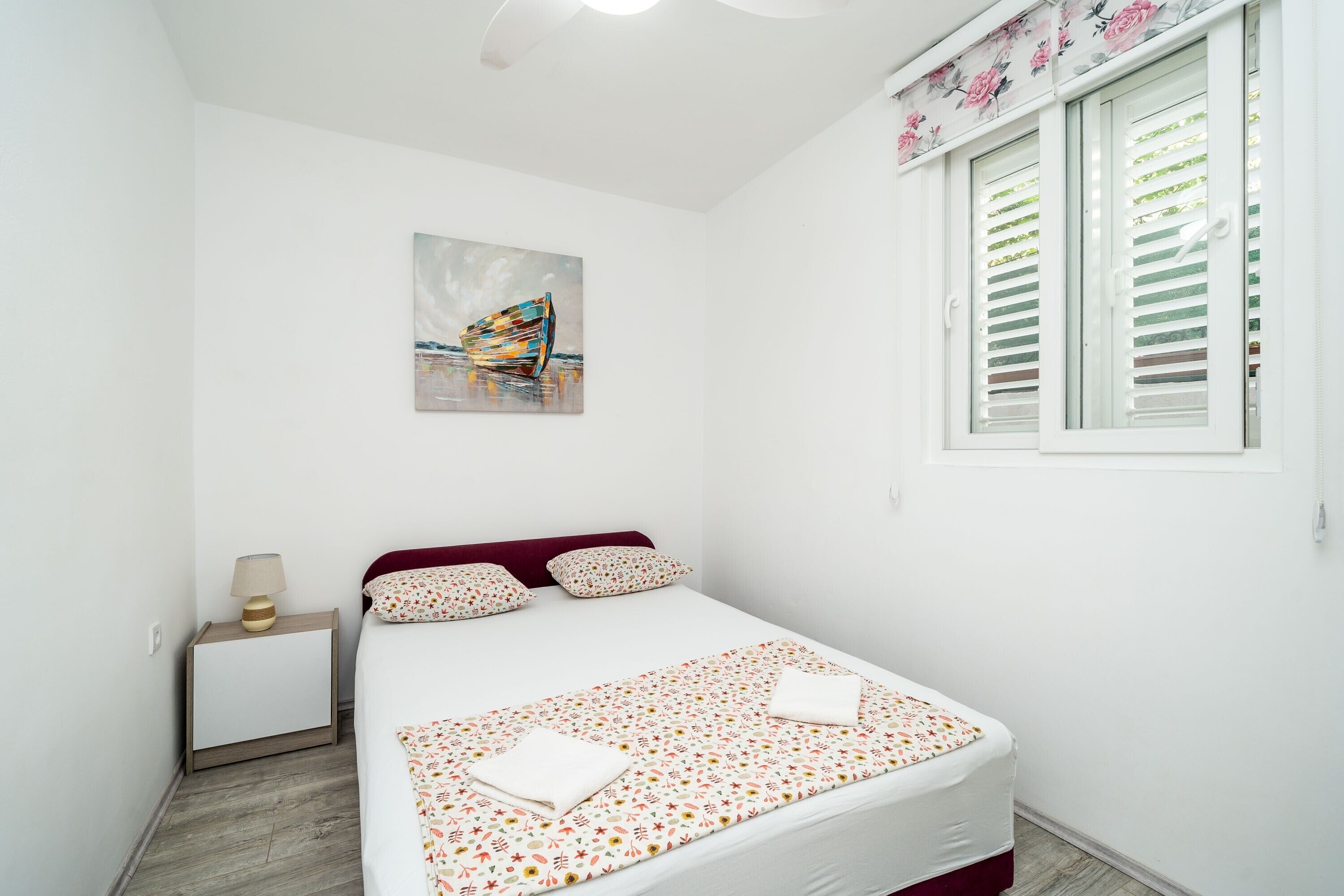 Apartment & Rooms Alan-Double Room with Shared Bathroom 1