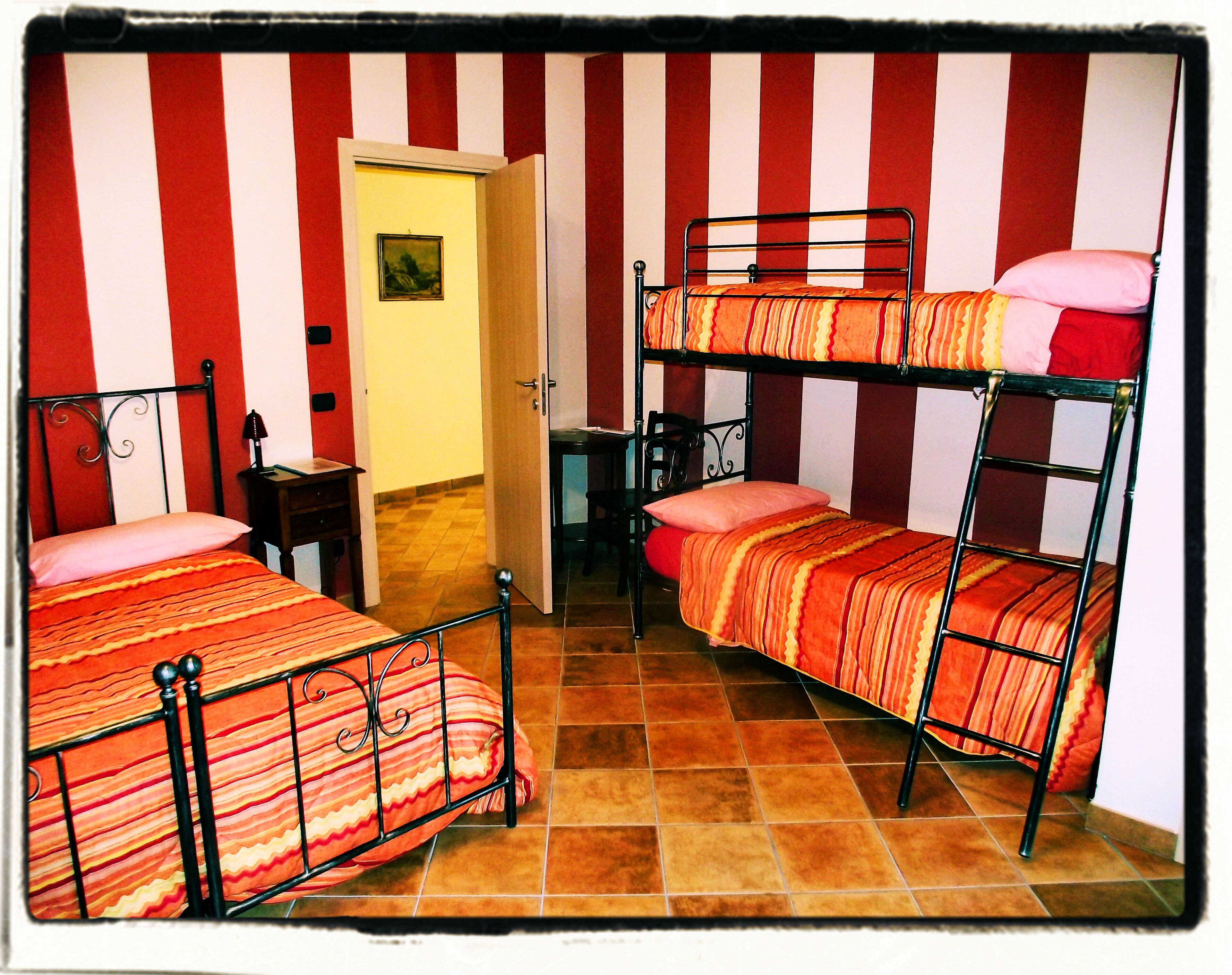 EL CAVAJER) red room