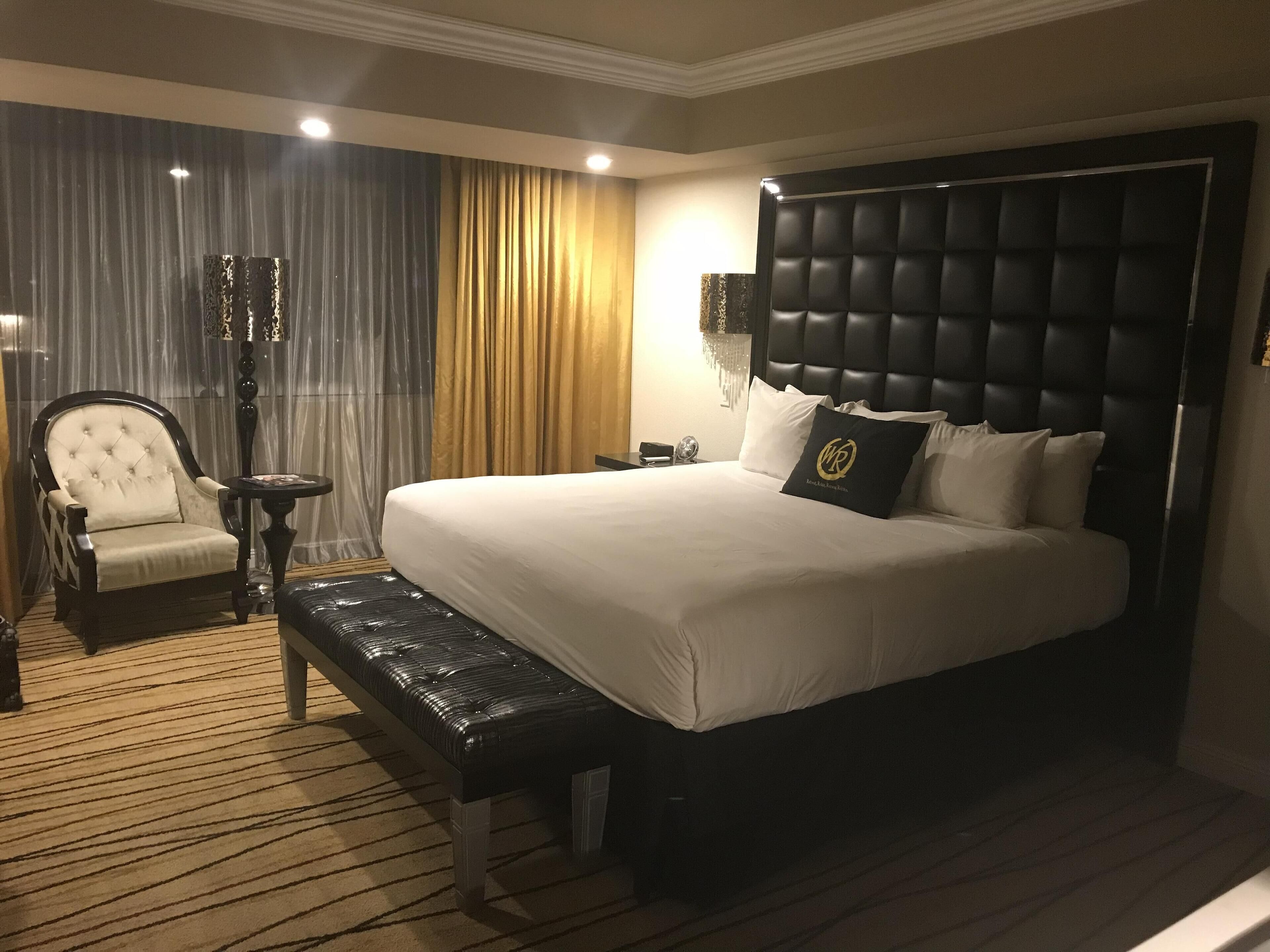 One Bedroom (ADA) Studio Near Las Vegas Convention Center and Monorail to Strip