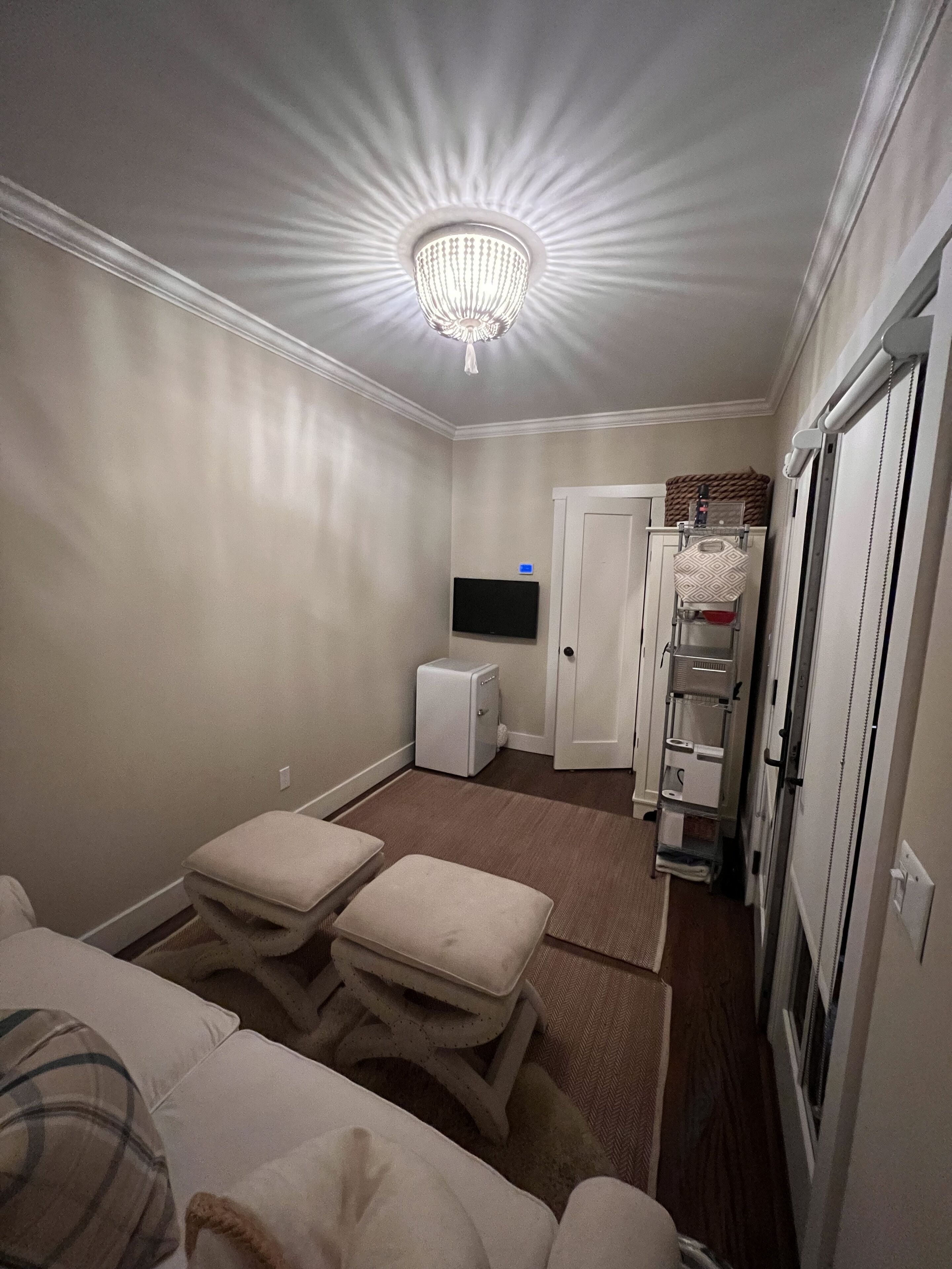 Small Private Studio Walkable to Town. Pet Friendly