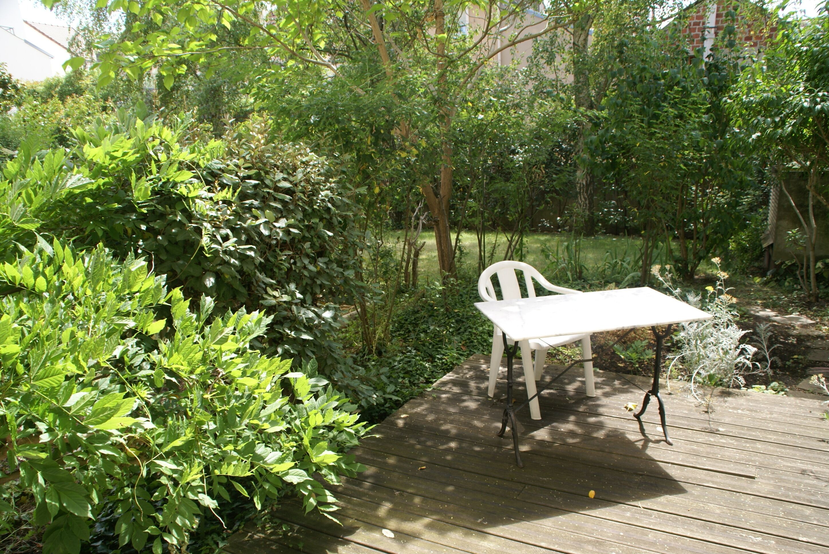 Beautiful 2p accommodation with private, quiet and green garden 10 minutes from Paris 