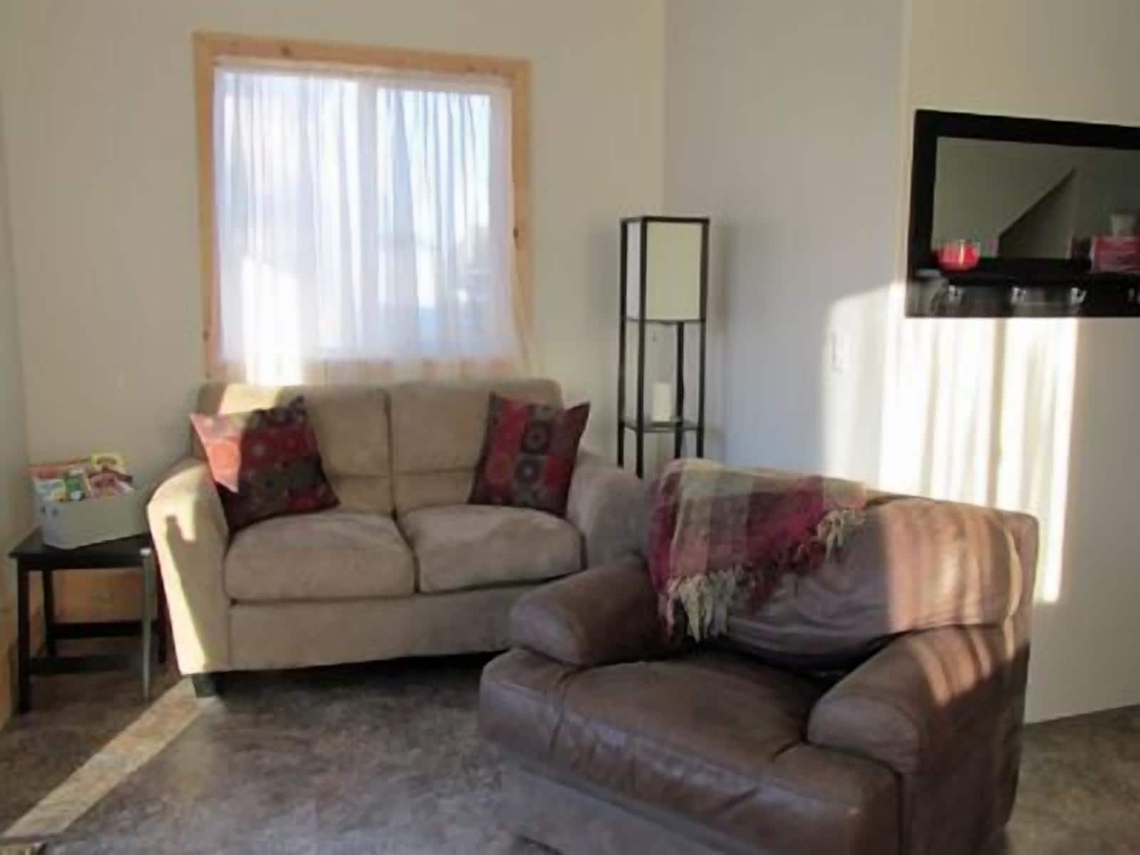 Clean, Comfortable, Economical With Lake Views