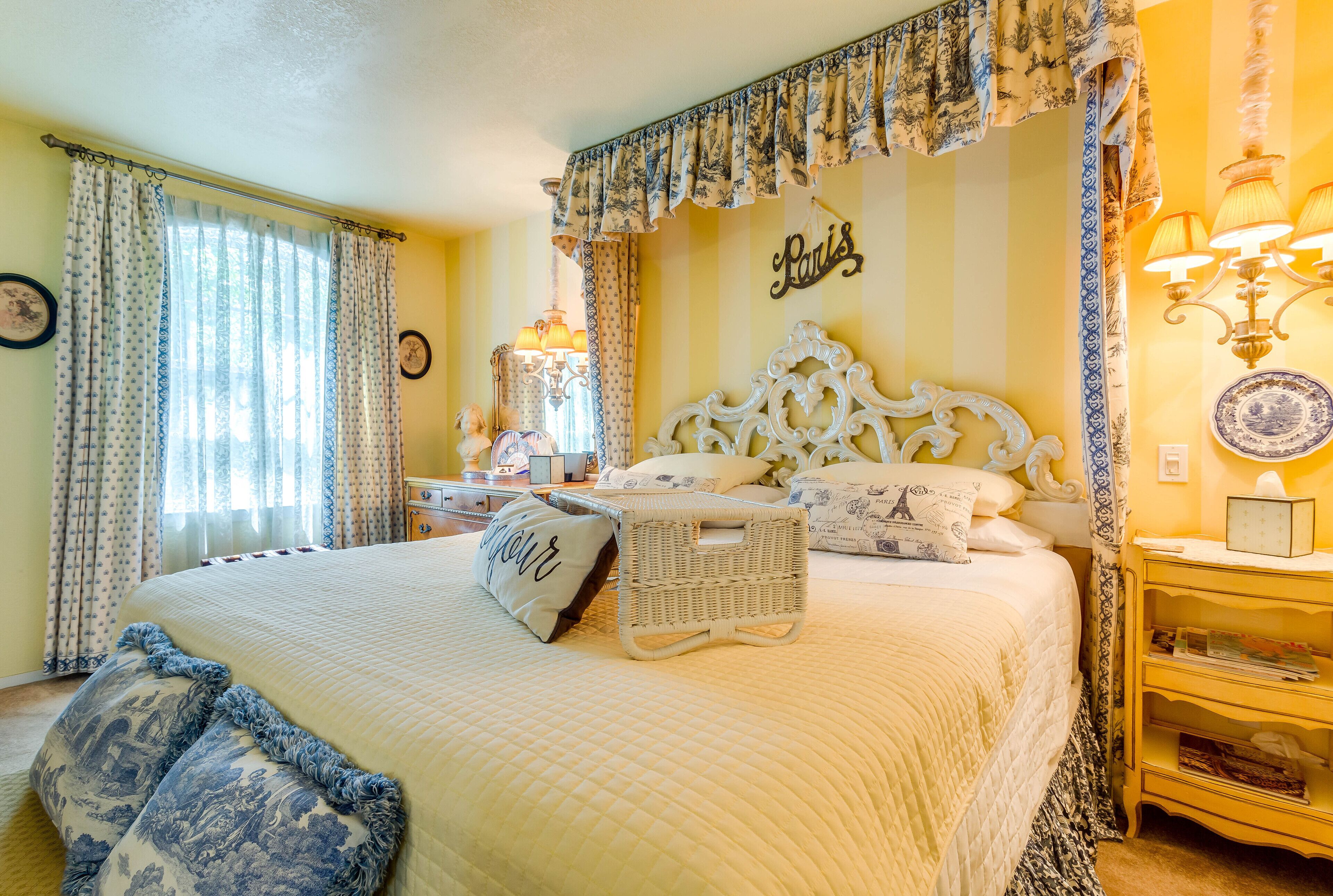 Luxury KING bed & WHIRLPOOL FOR TWO....2nd room with queen bed