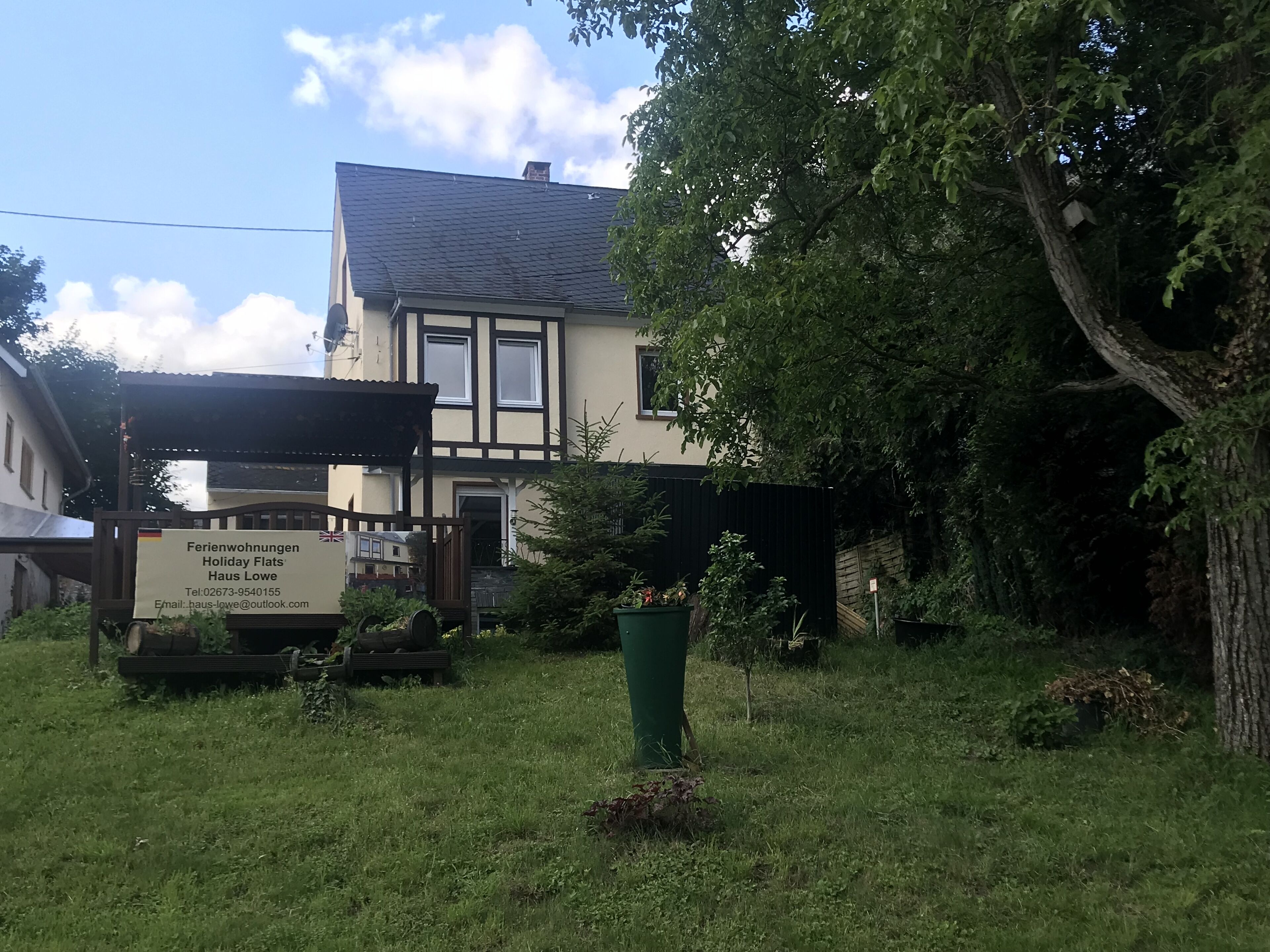 Burgunder Apartment Haus lowe