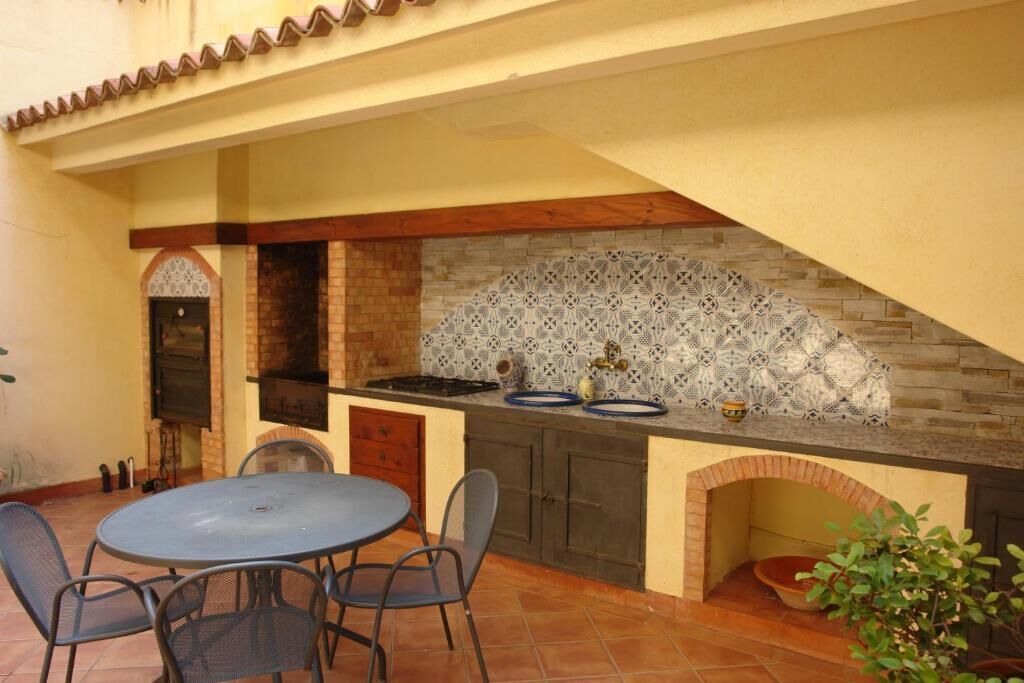 Three rooms furnished and air-conditioned with a garden and terrace 
