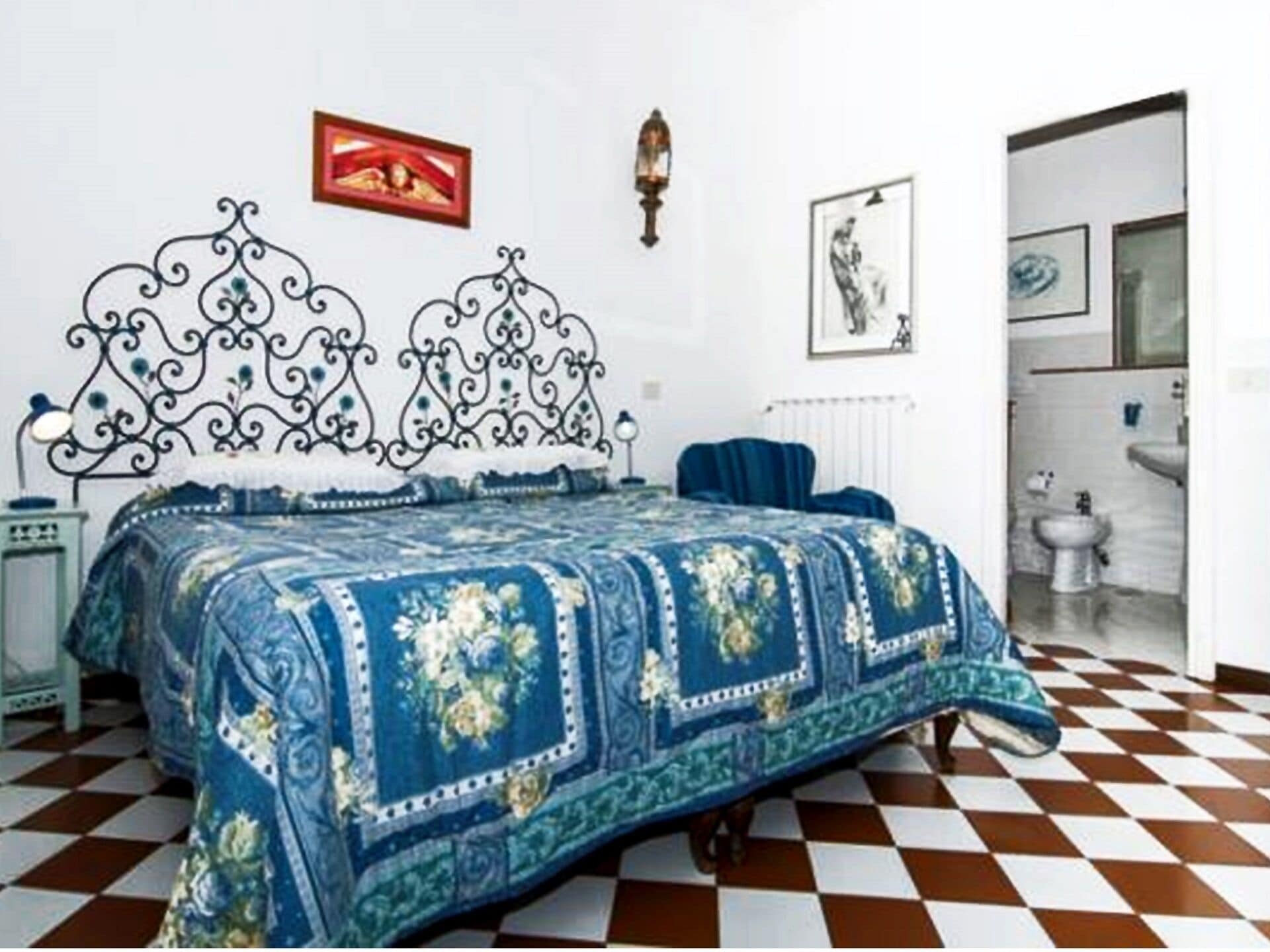 Palazzo del 500 in the heart of the historic center with hanging garden