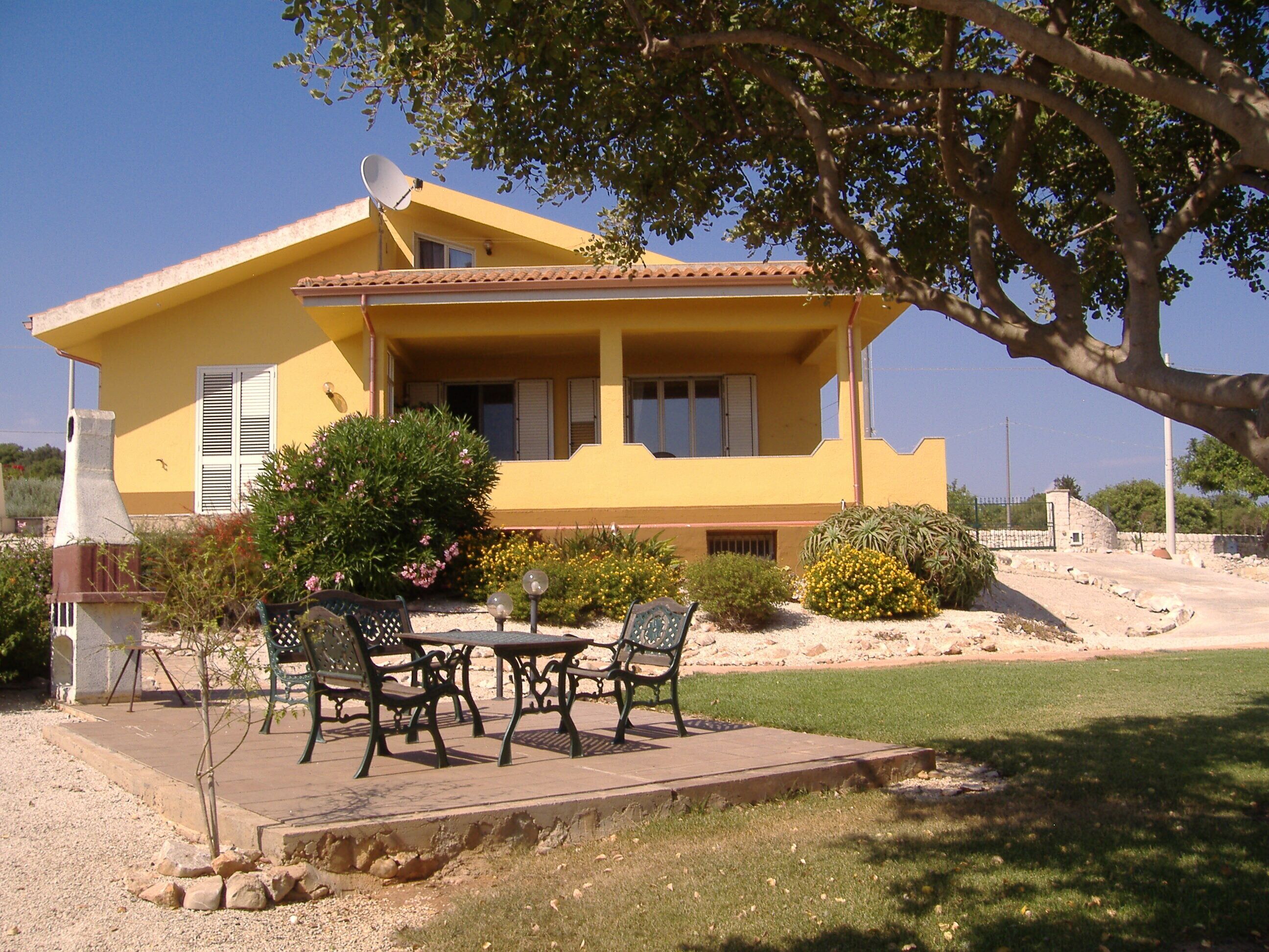 Lone-standing vacation home – located on a slope