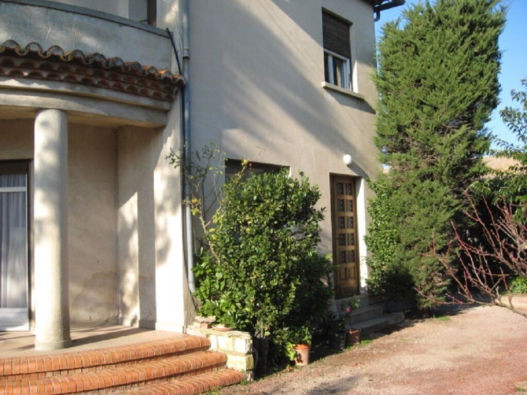 1 homestay in a private house with garden