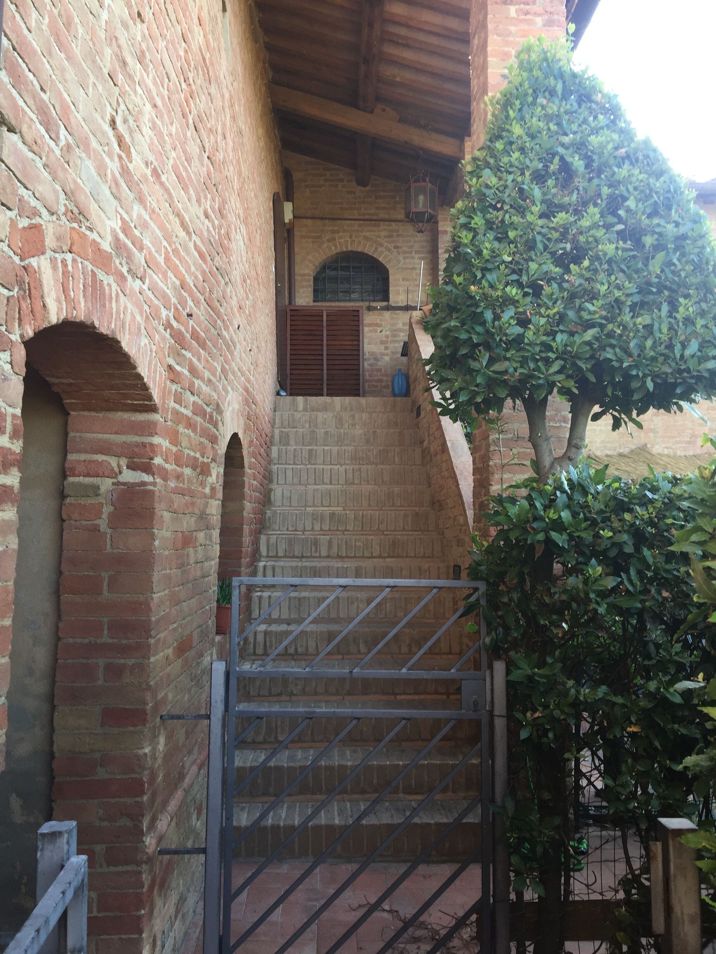 THE FRANCIGENA TWO-ROOM CUSTOMS
