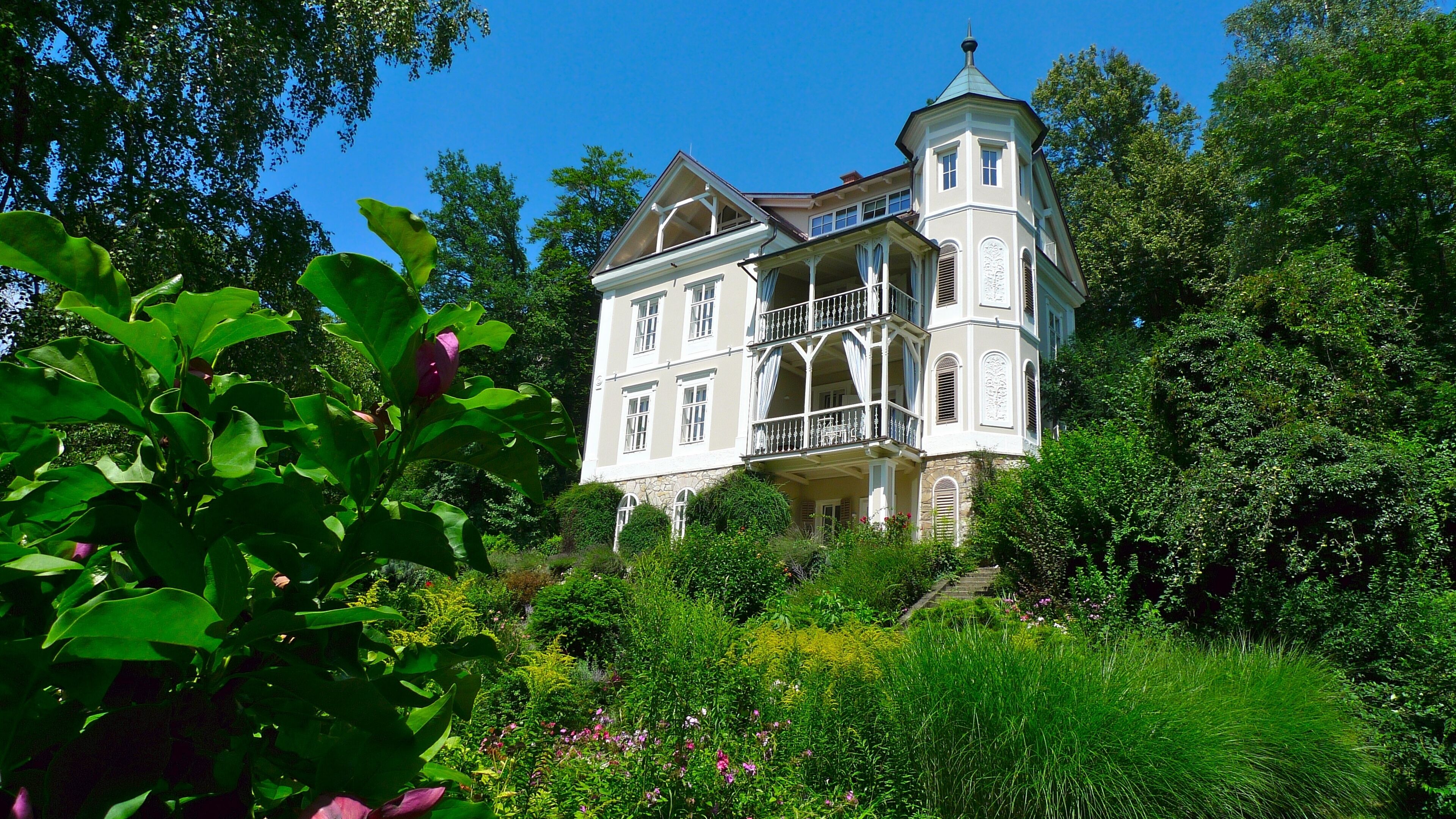 57m2 apartment in Wörthersee villa with private beach access