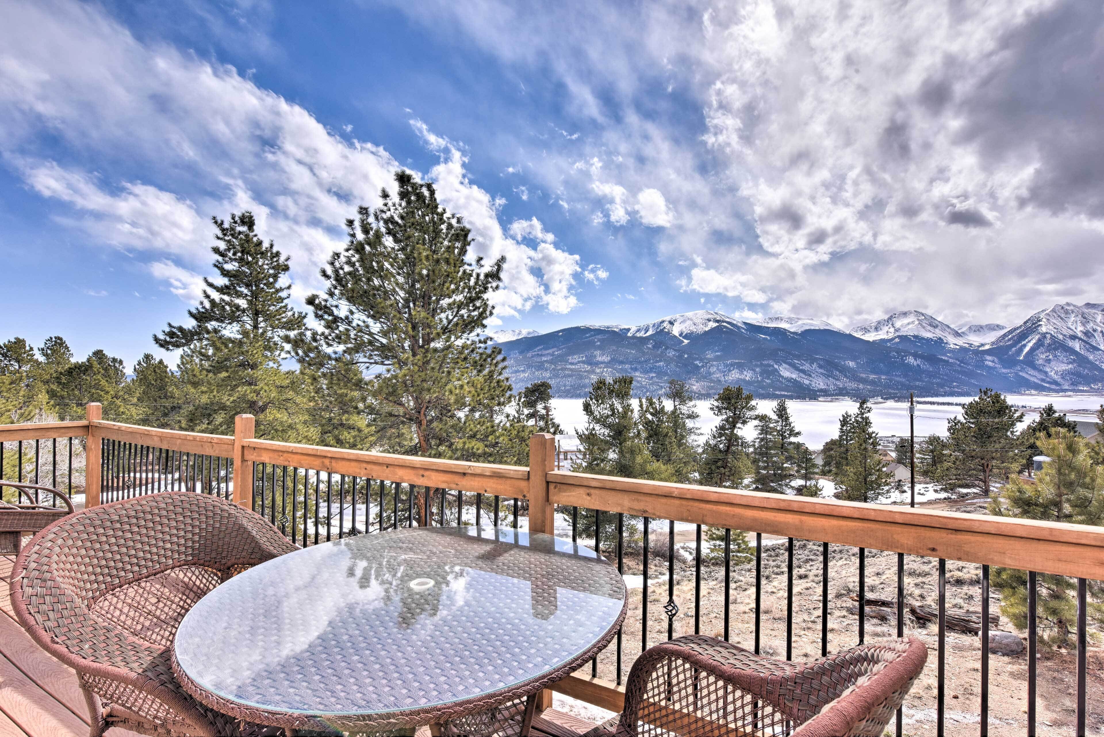 Gorgeous Twin Lakes Home w/ Deck Overlooking Mtns!