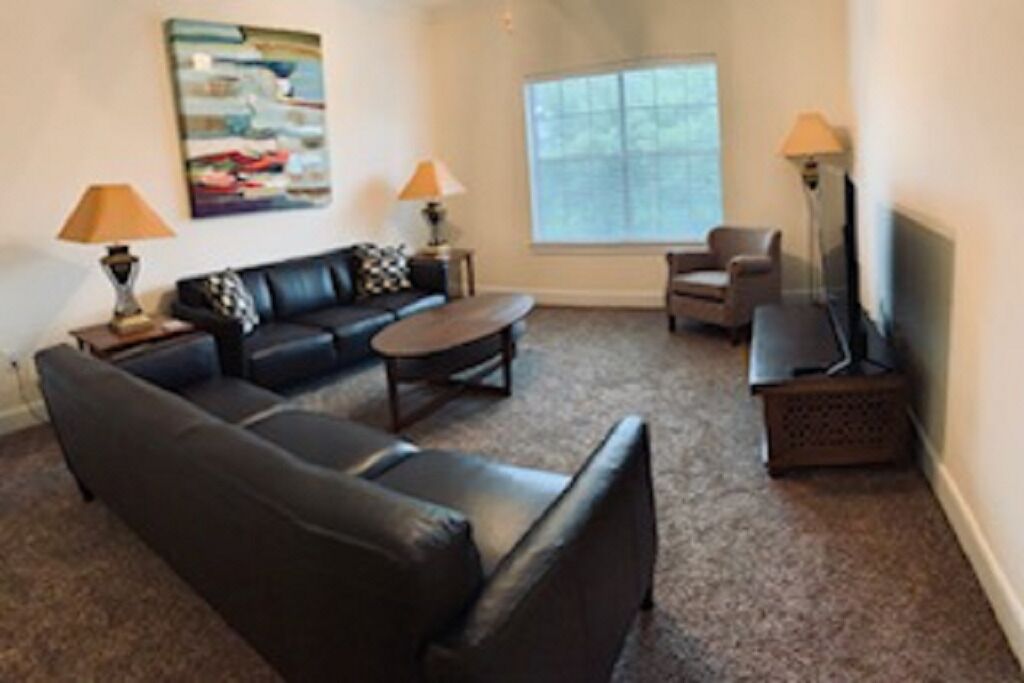 Perfect home for business persons temporarily working in Houston area.