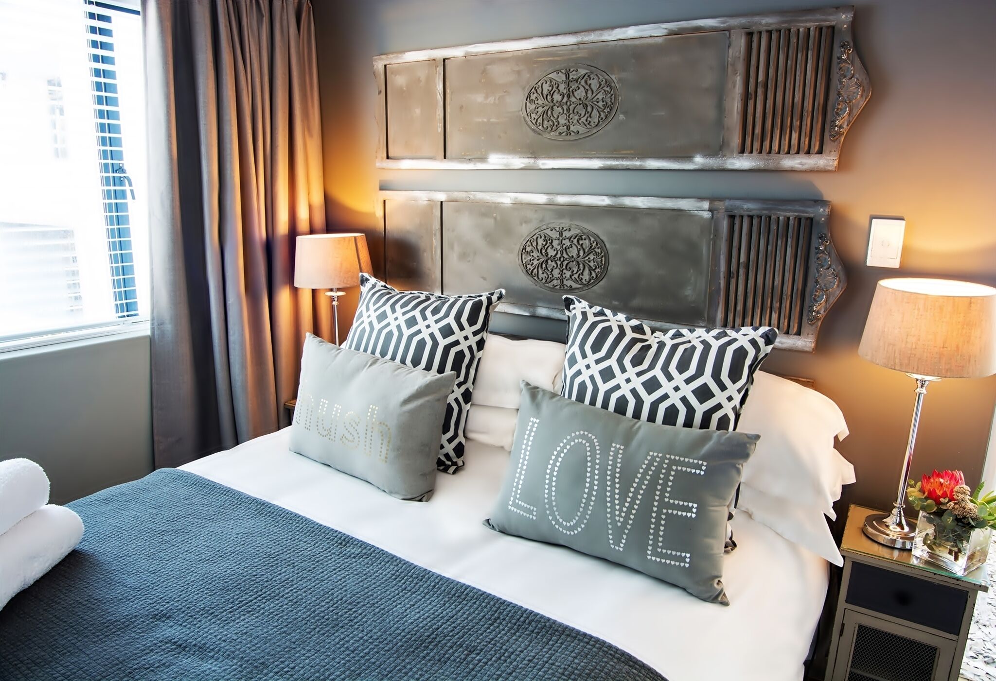 Chic two bedroom Apartment in Prime Location