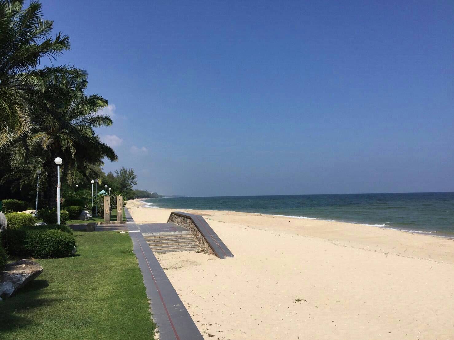 Cha-am Grand Condotel