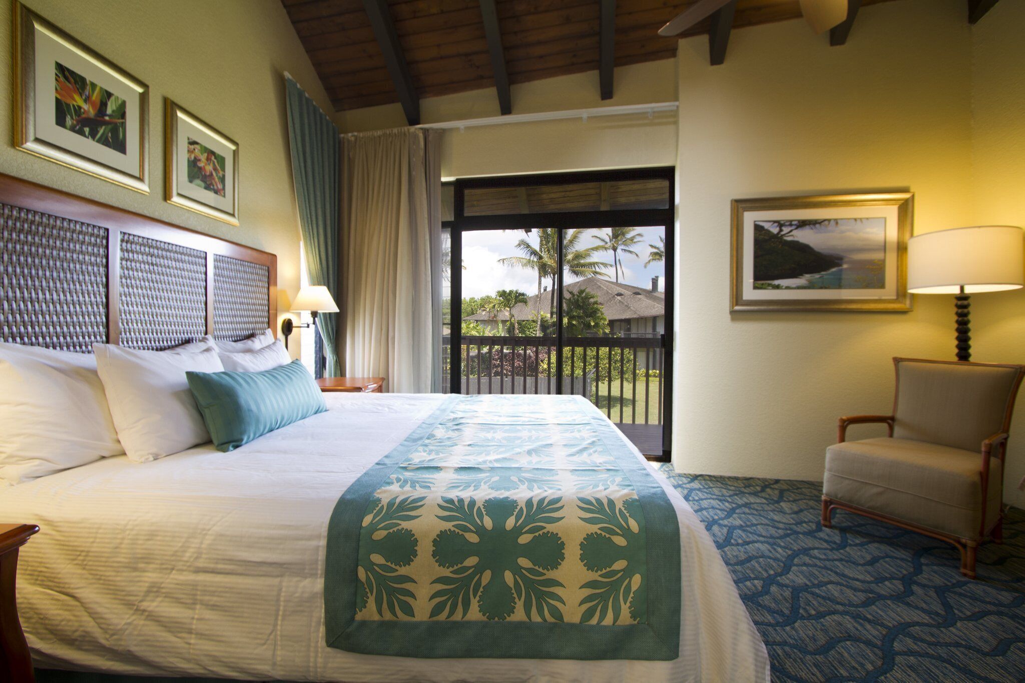 Enjoy this Tropical, Oceanside 1 mile from Queens Bath Tide Pool