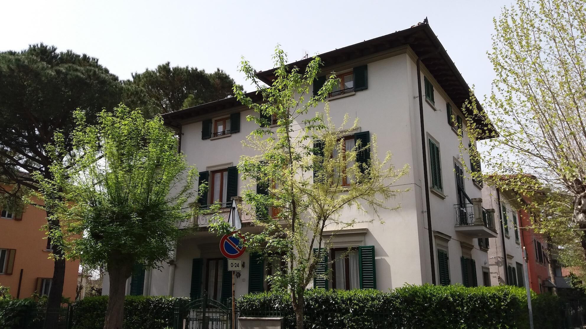 HIGH STANDARD APARTMENT