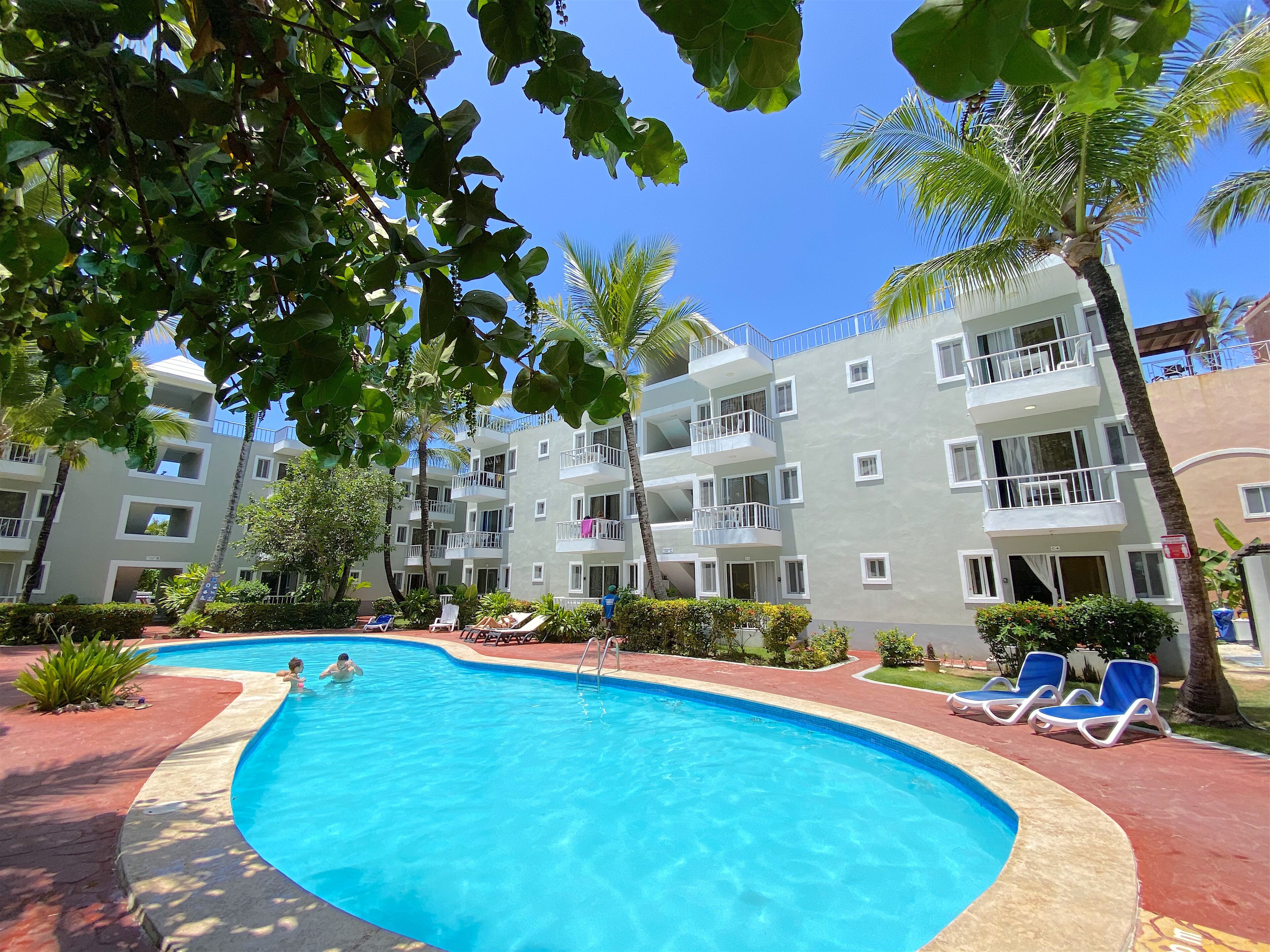 SOL CARIBE SUITES DELUXE Beach Club and Pool