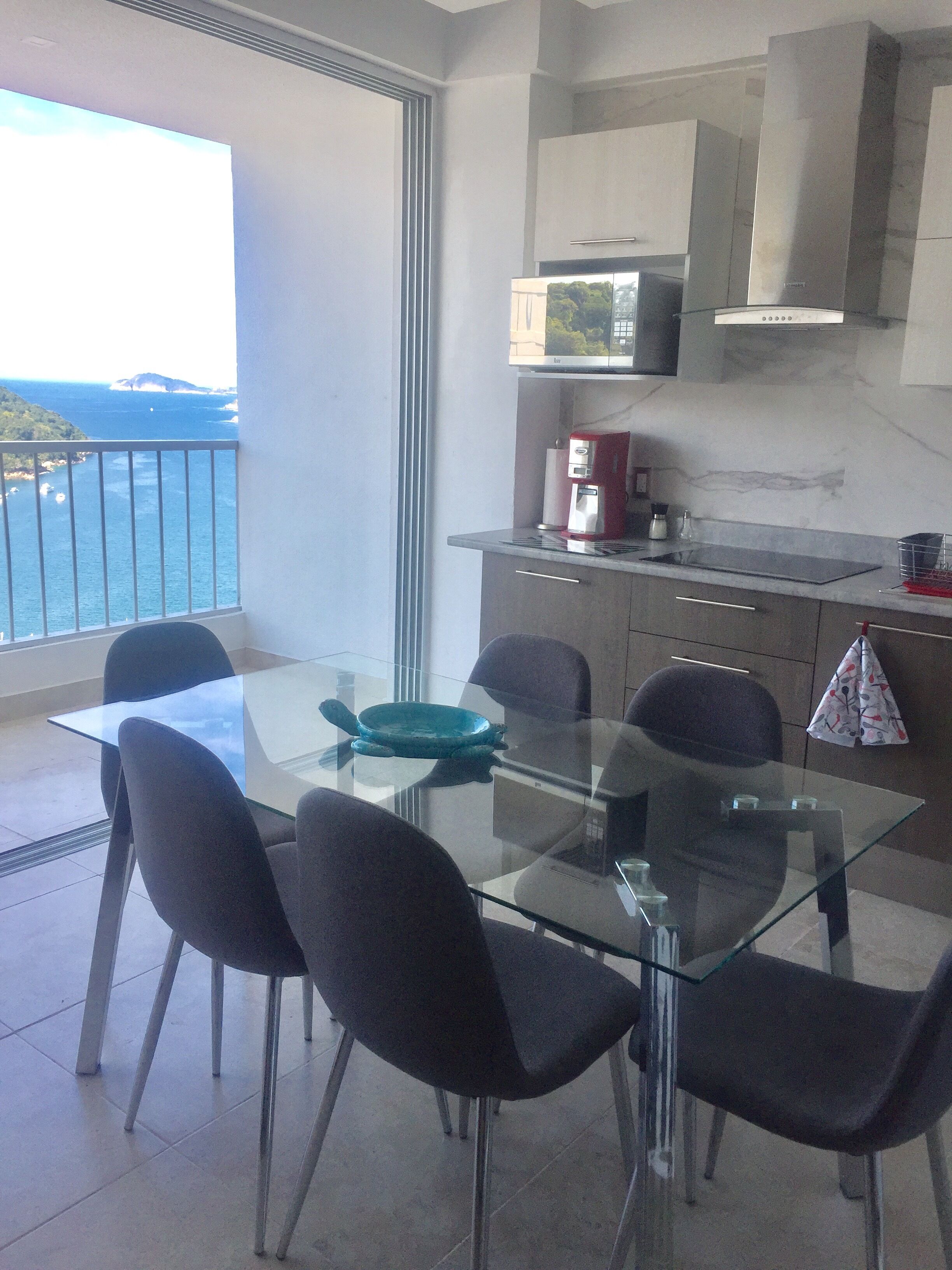 Spectacular apartment overlooking the Majahua beach