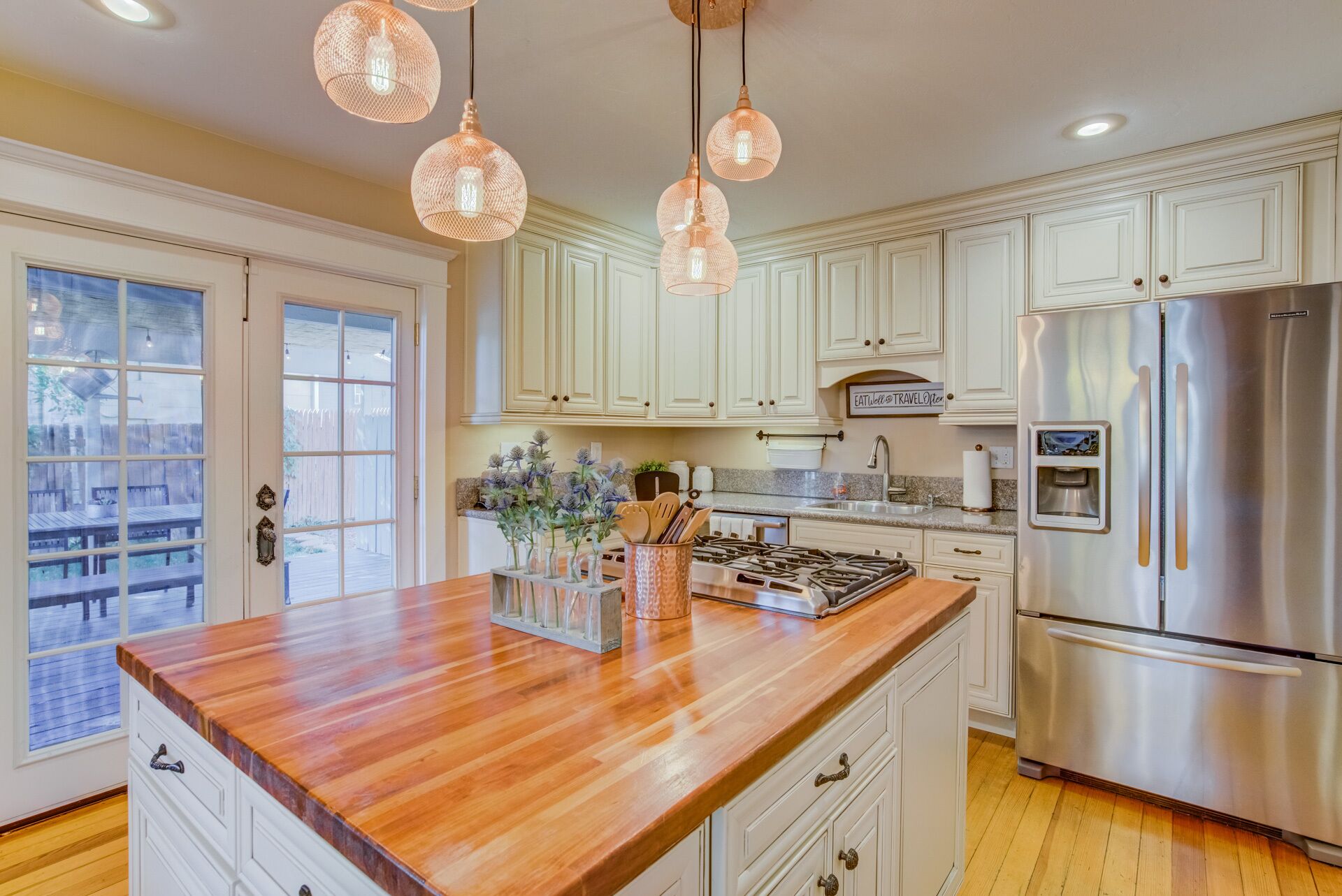 4BD Outdoor Patio w/Grill Near Downtown