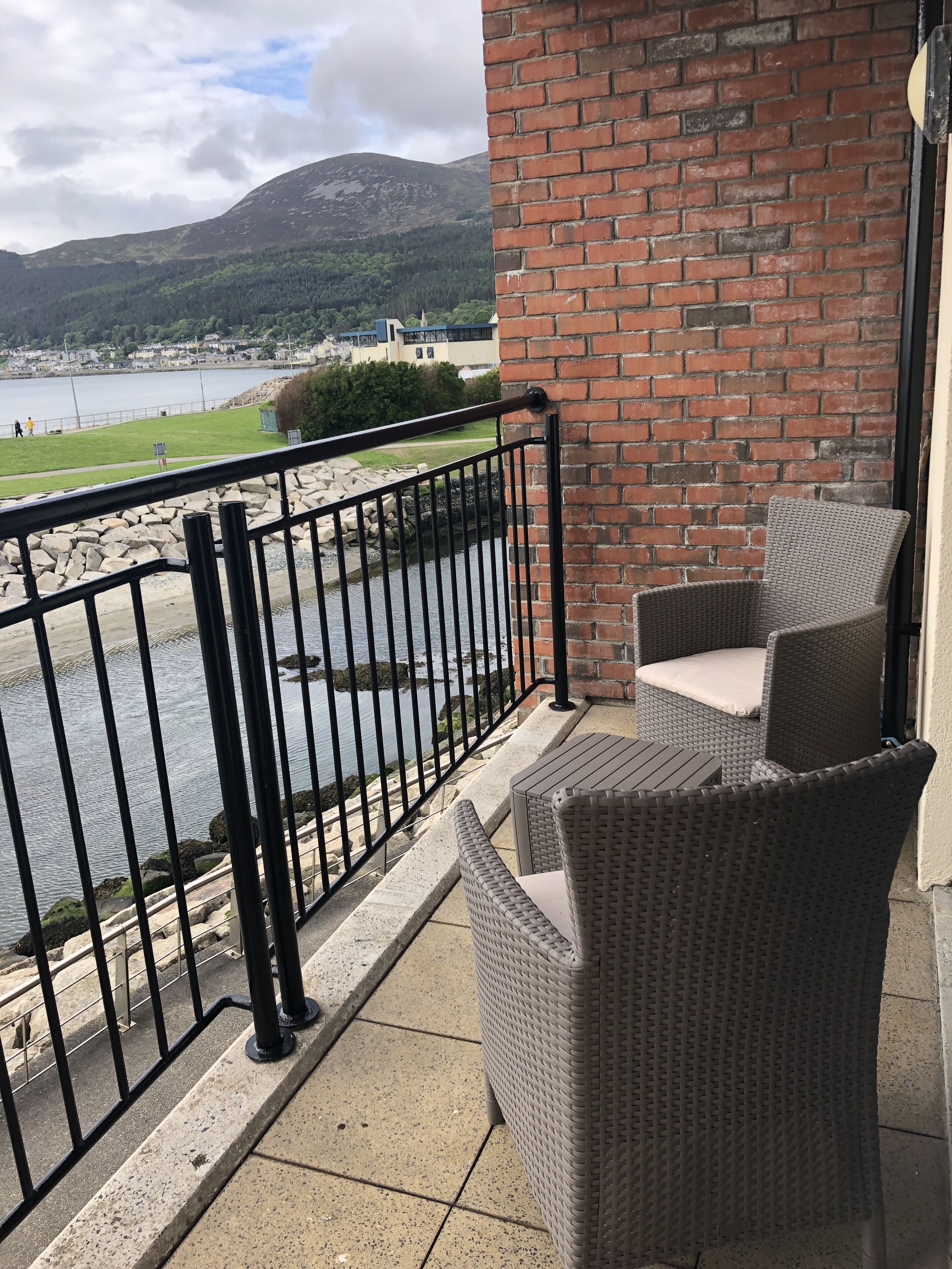 Newcastle Seafront apartment with WiFi & Parking
