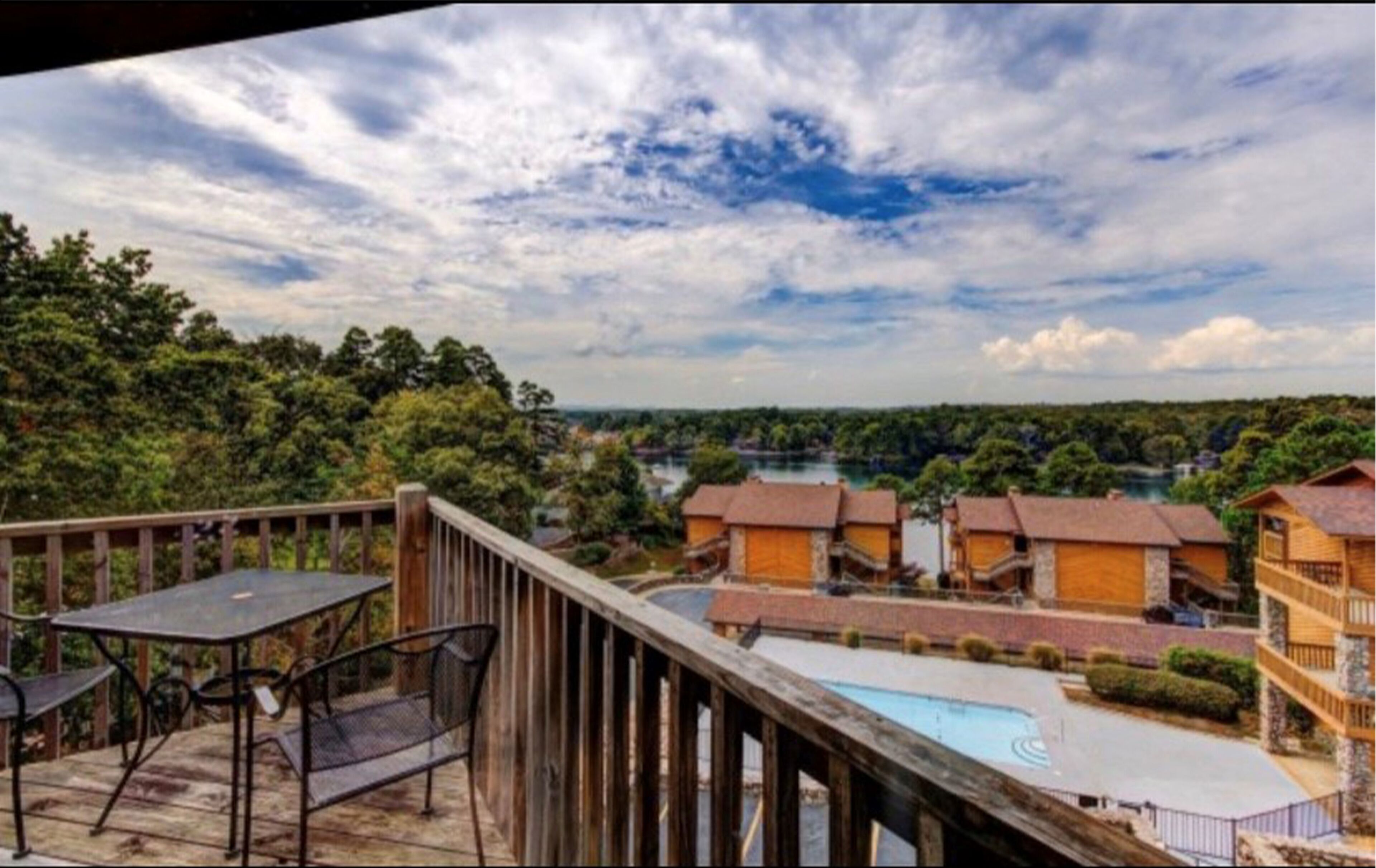 2B/2B Lake View Condo