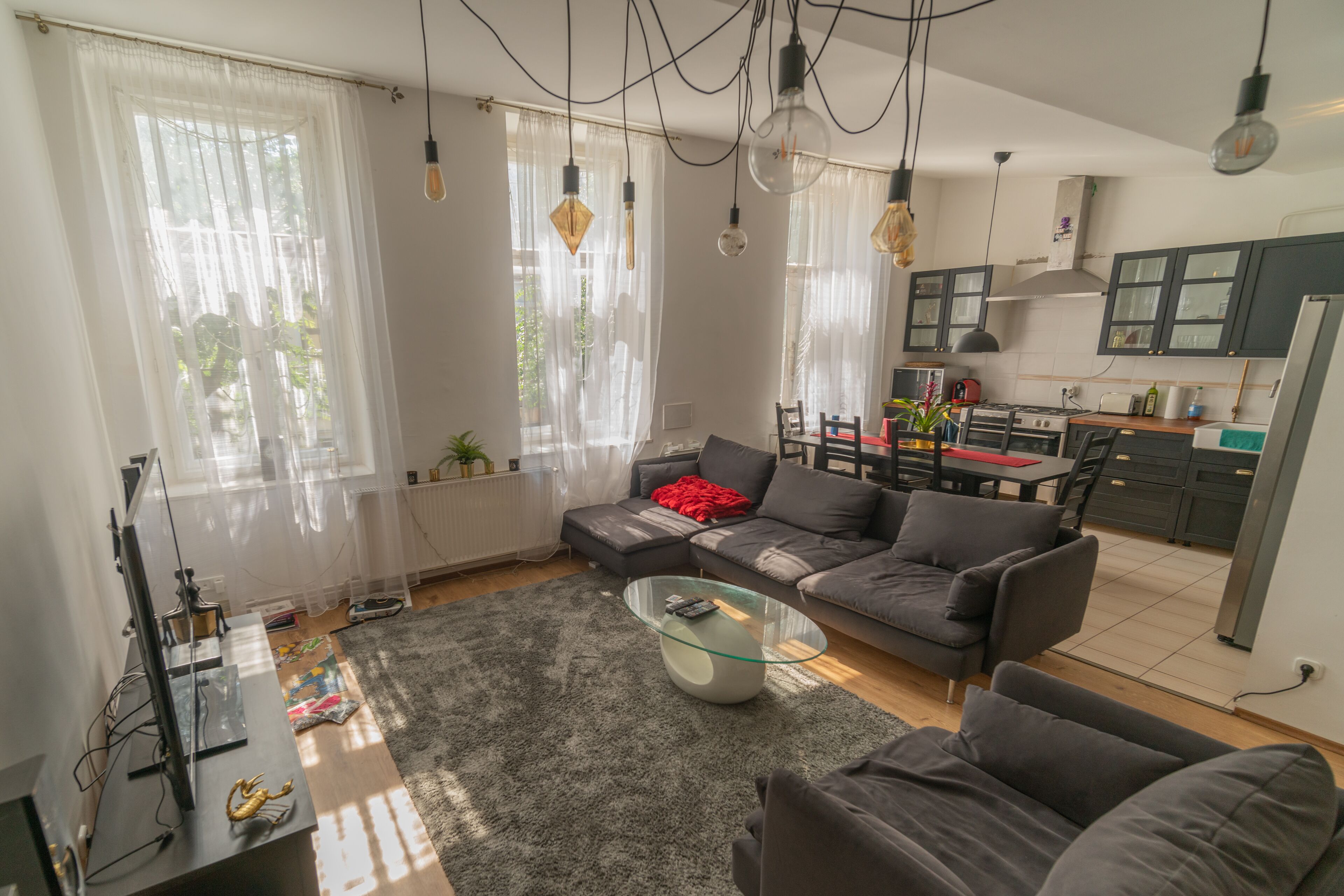 SOPRON, 3 bedroom with livingroom in the heart of the city