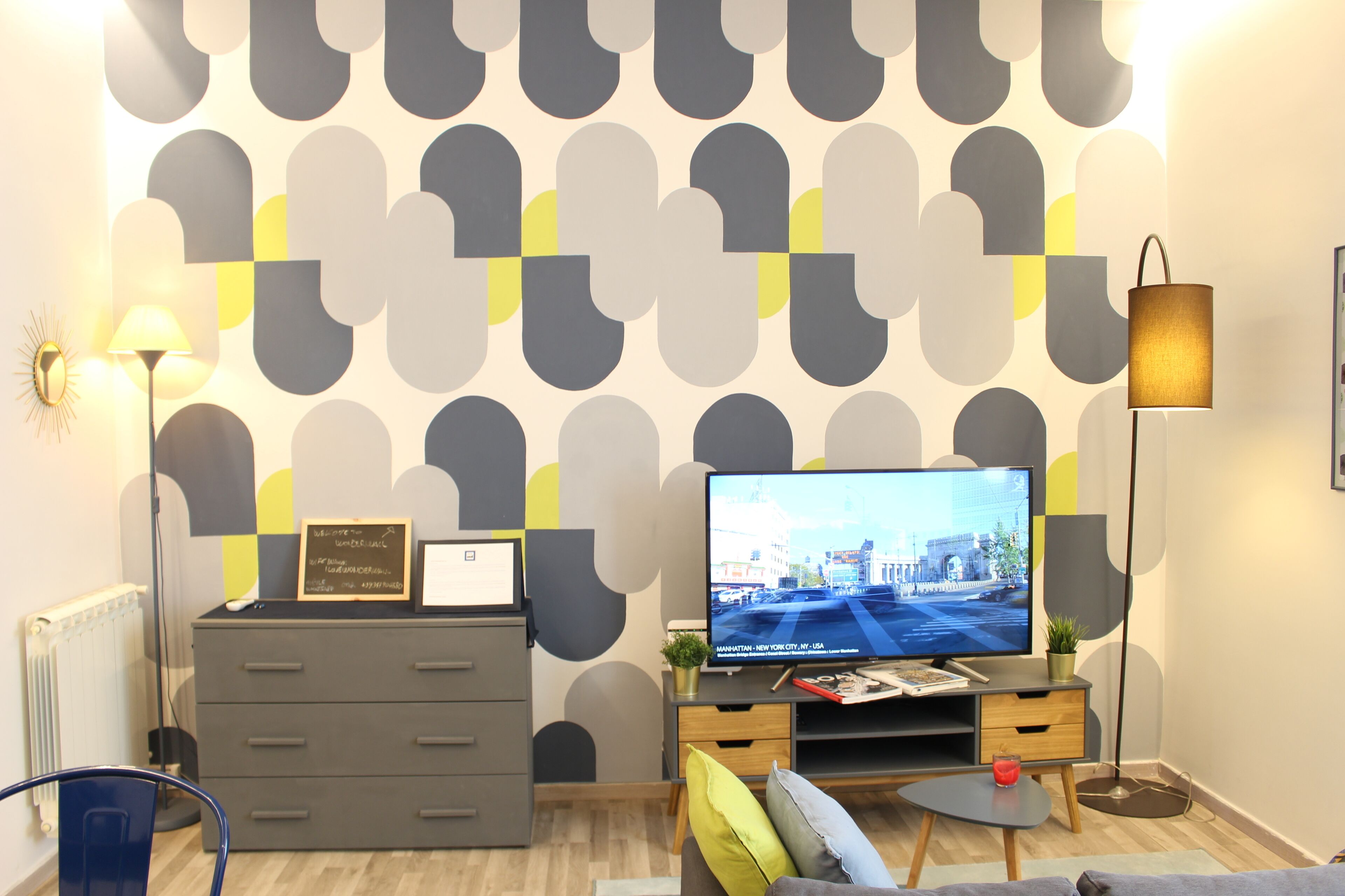 Wonderwall is a ground floor apartment in a convenient area close to the center