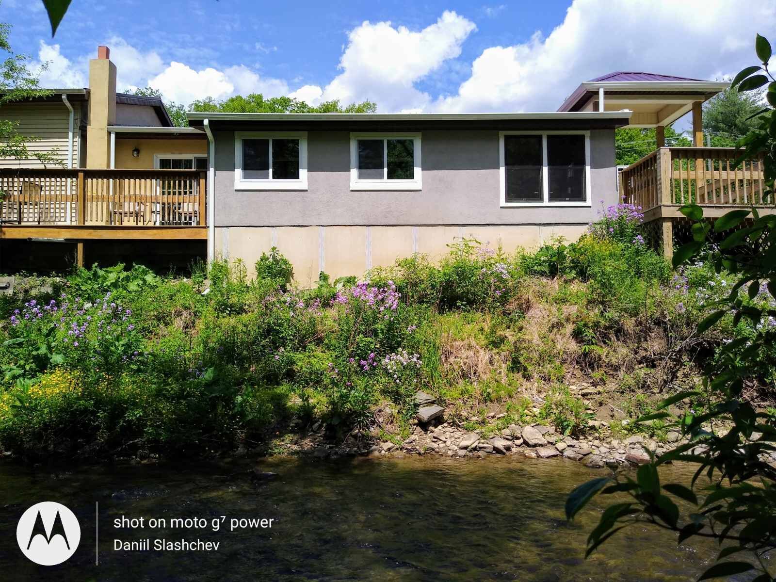 Rare 2  bd creek front  15 min drive to State College  (PSU)