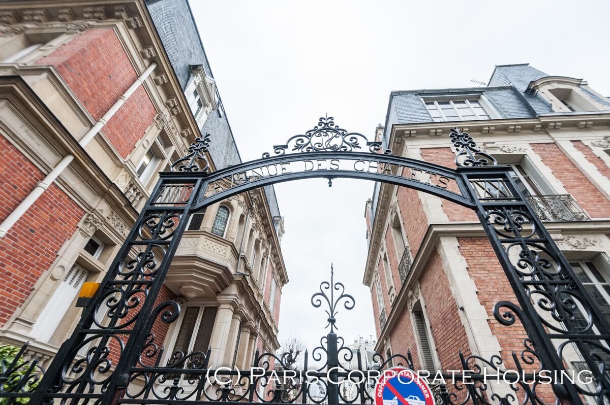 CHARMING APARTMENT 70 m2 located in a private avenue of the 16th arrondissement