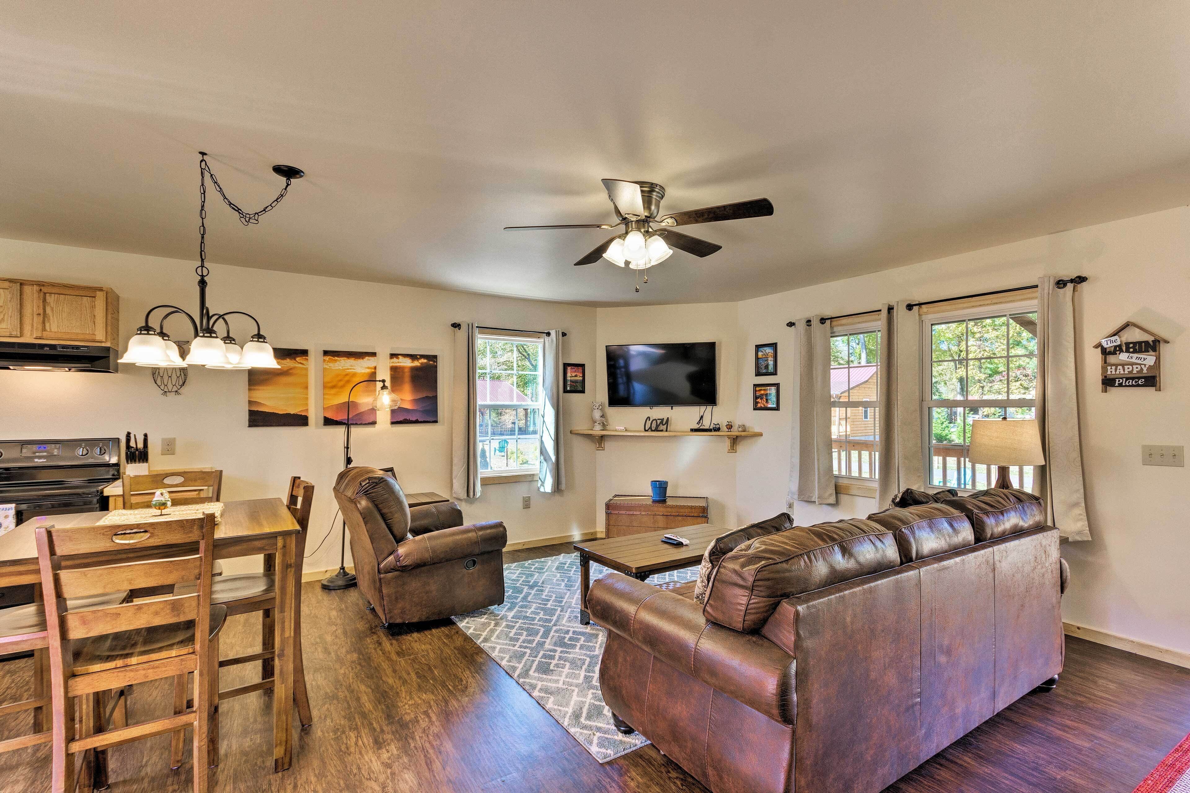 Bryson City Family Cabin - Mins to Smoky Mountains