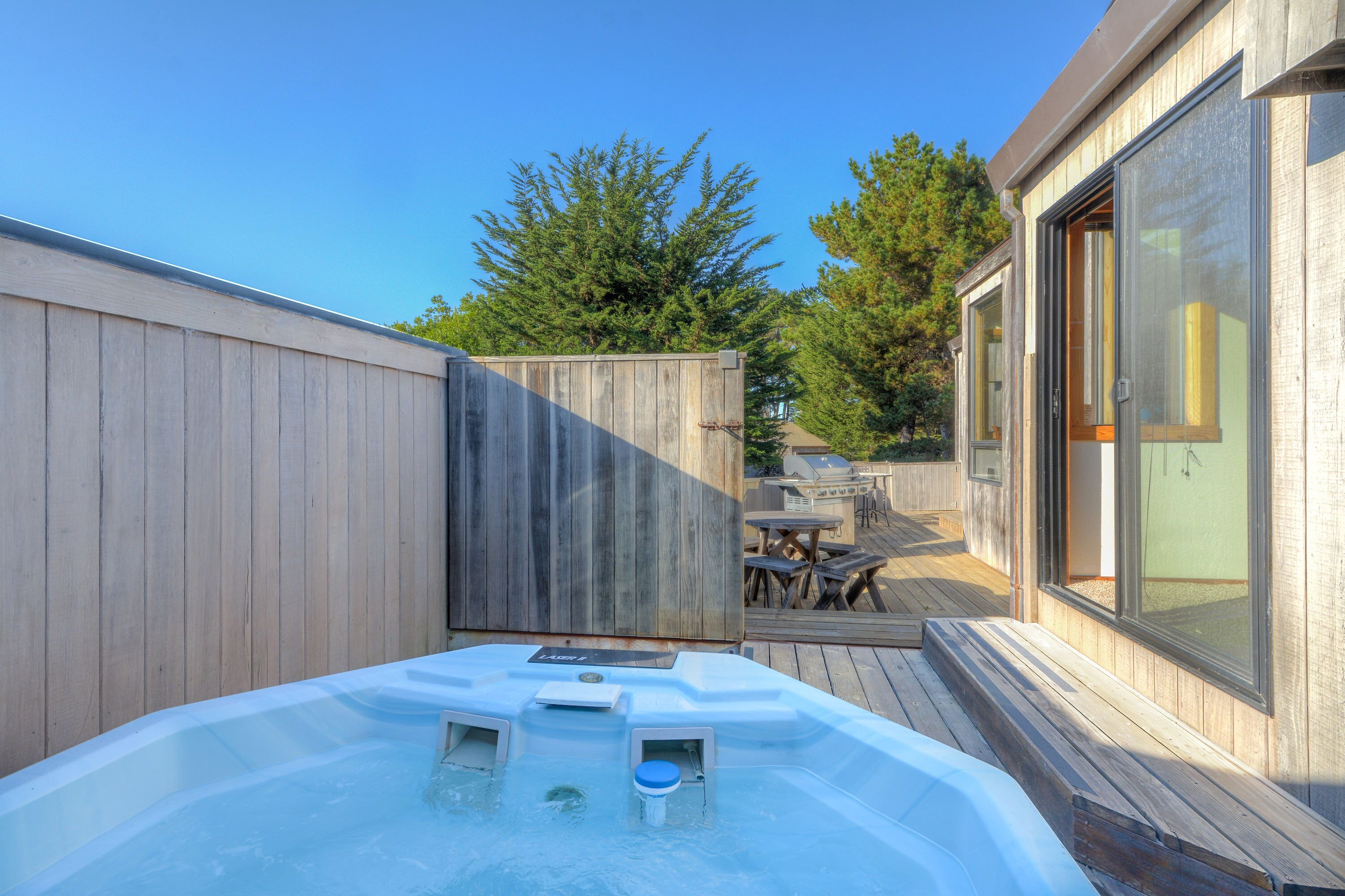 Albatross House | Live the Coastal Lifestyle w/ Hot Tub