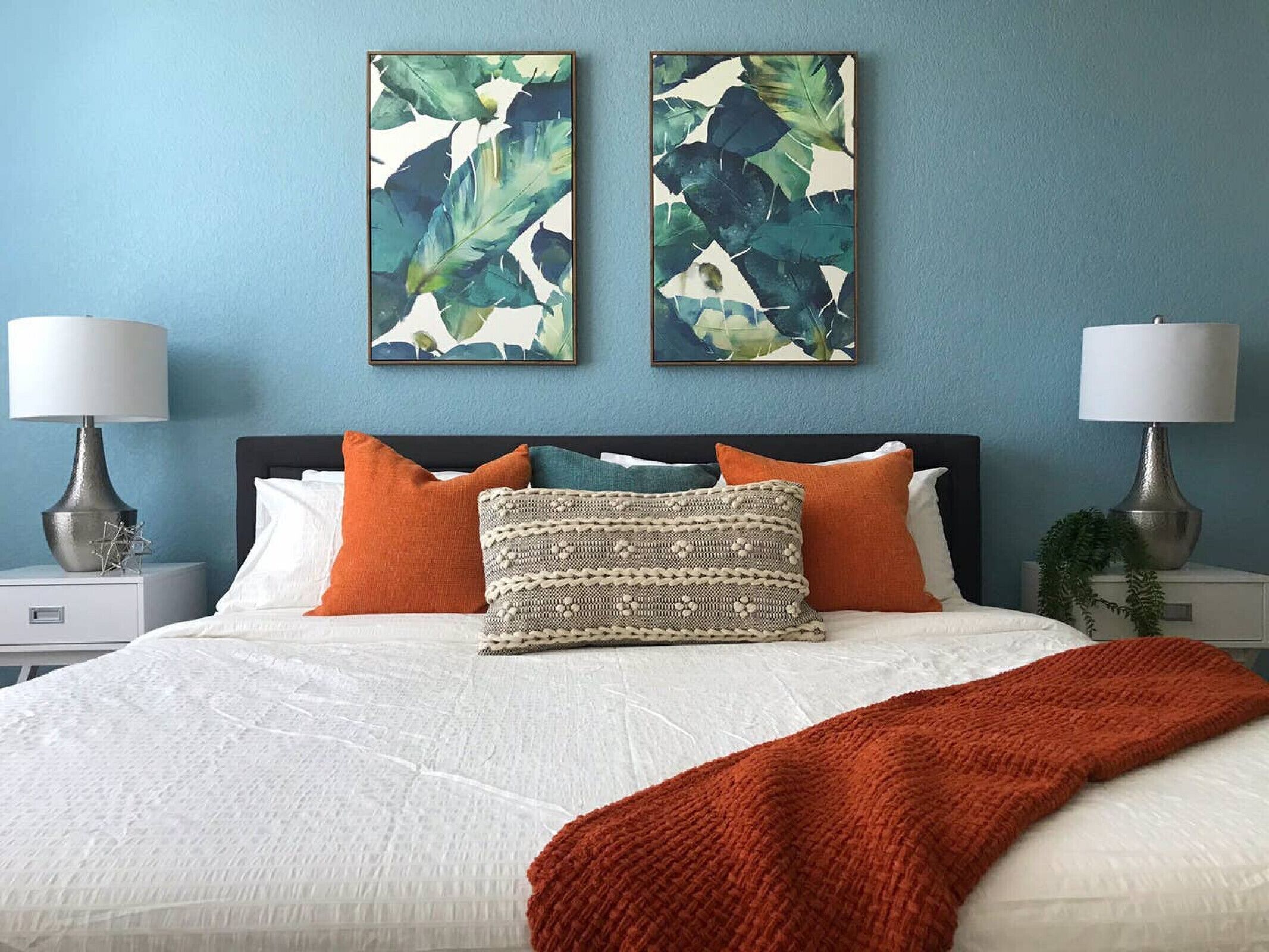 KING Bed, Gym & Pool, Walk to Shopping/Food!