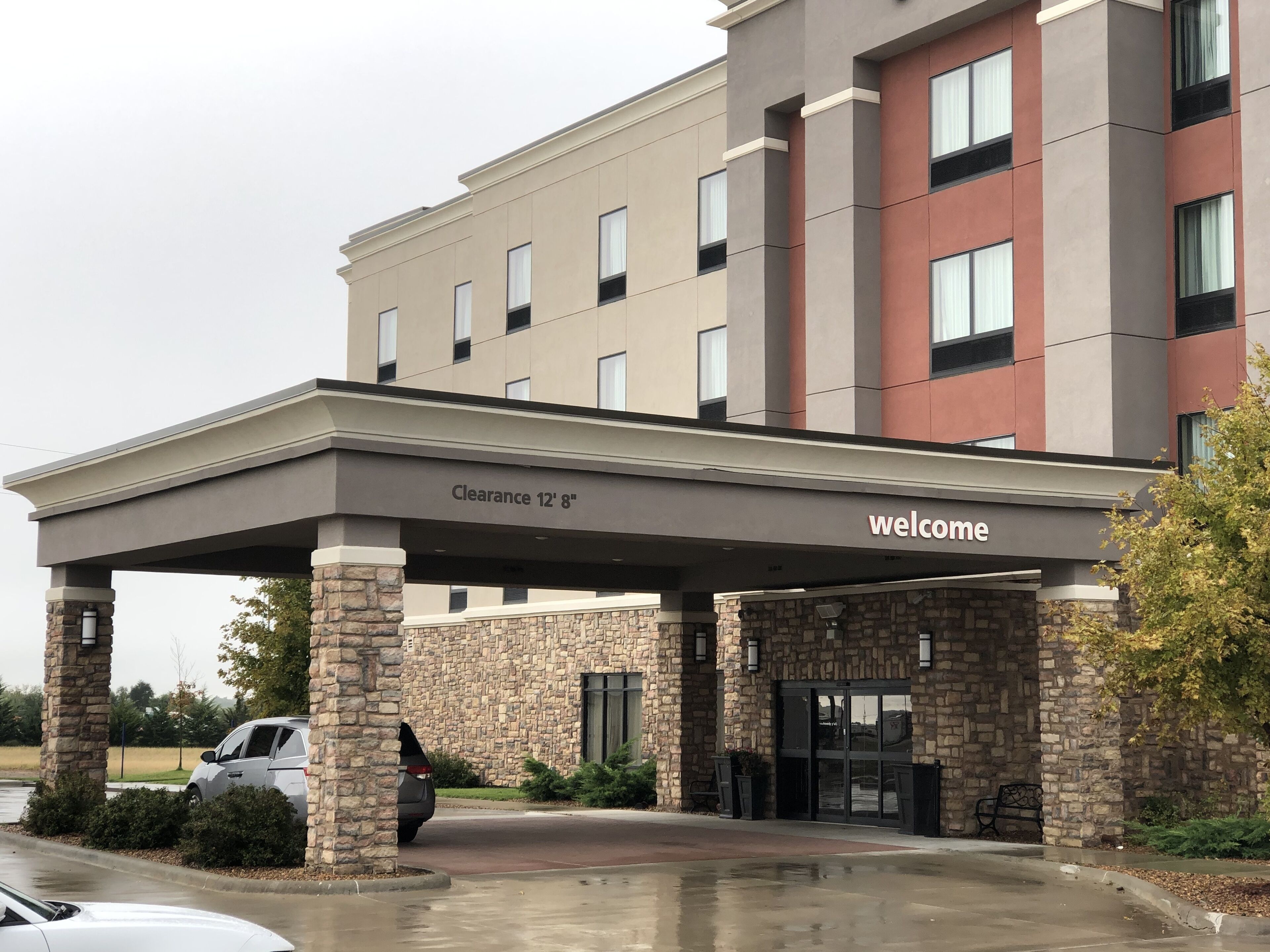 Pratt Inn & Suites