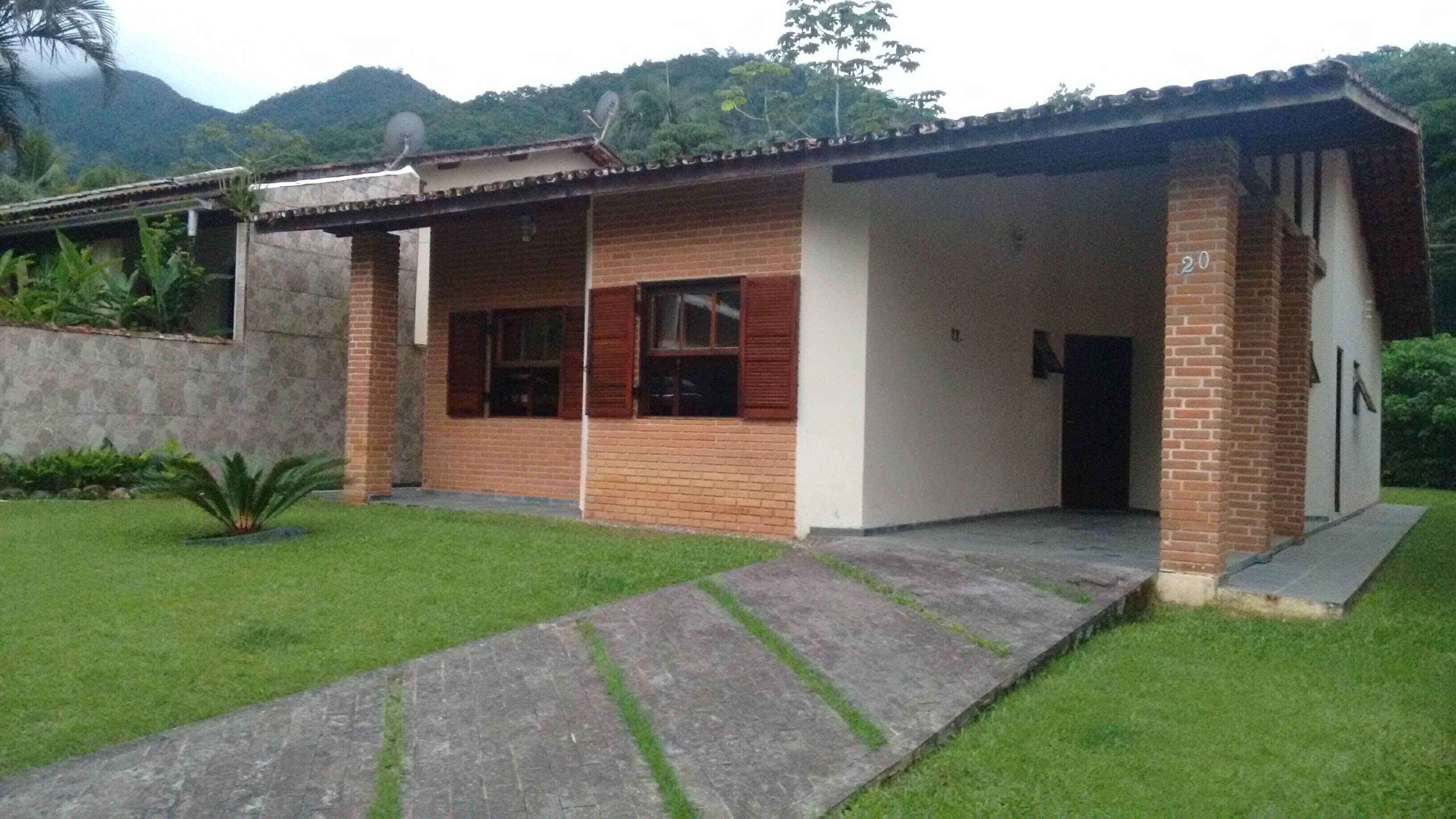 Massaguaçú home in the gated community of upscale Park Imperial