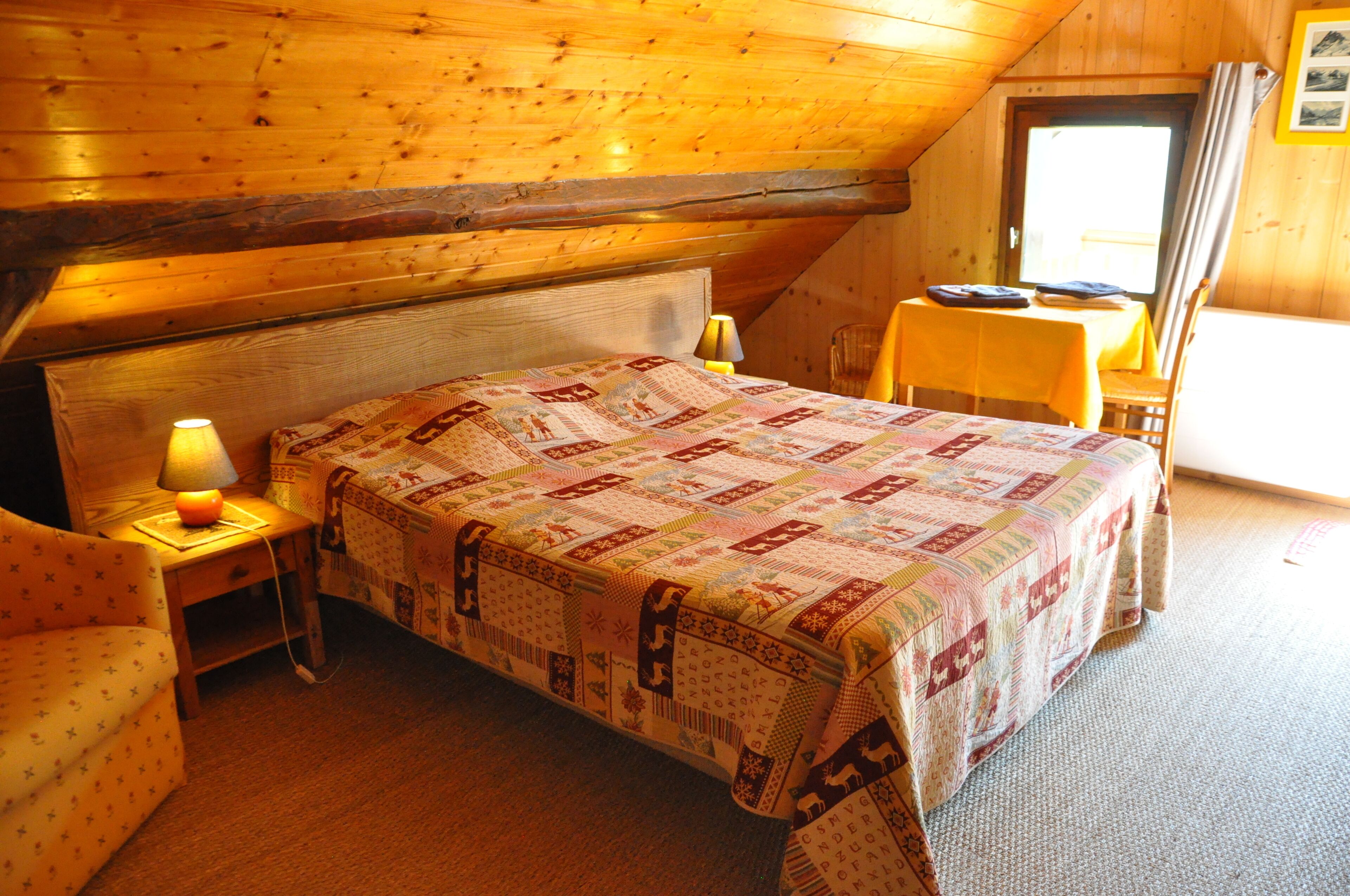 Molliessoulaz barn with wolves