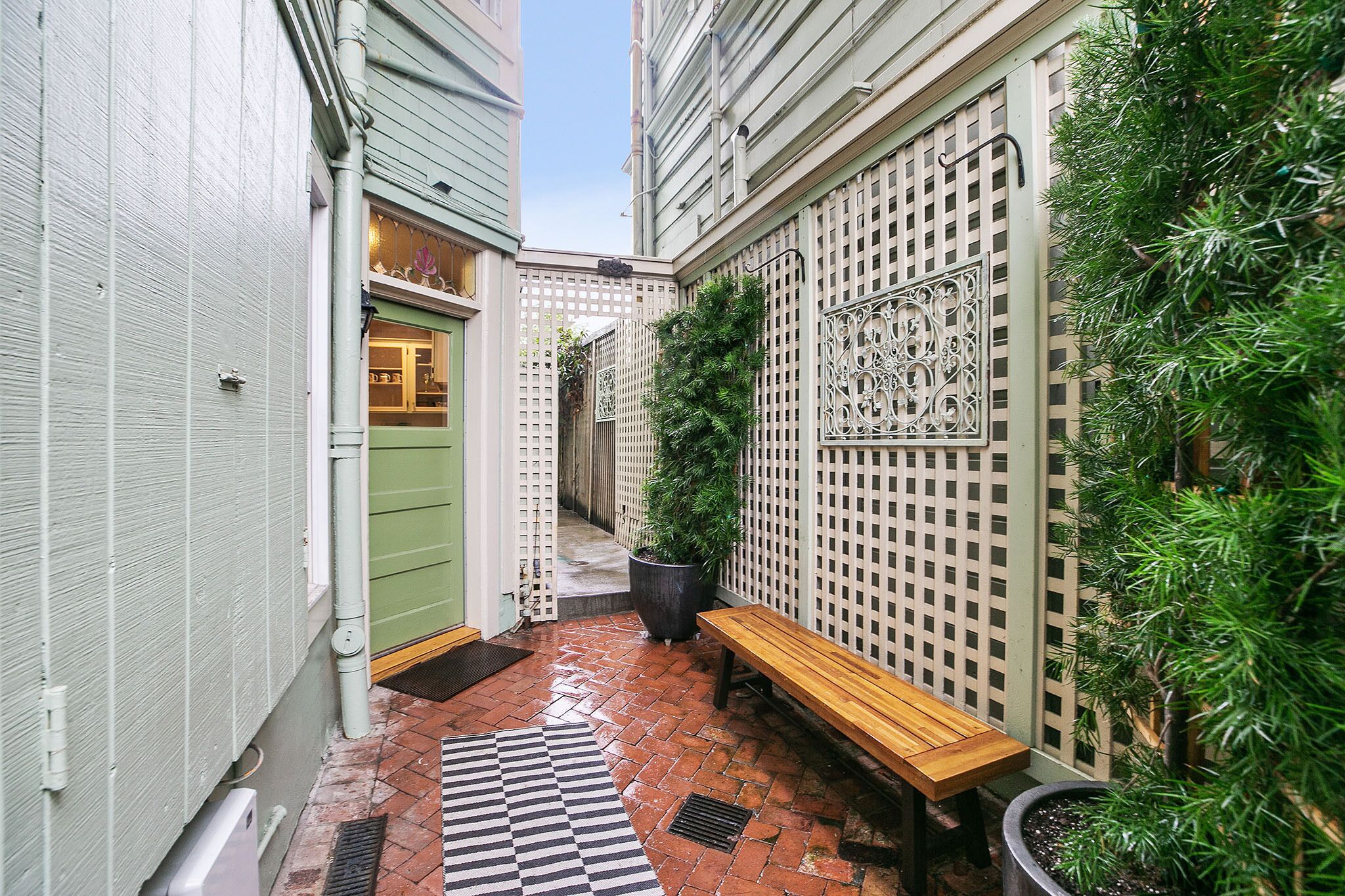 Beautiful luxury one-bedroom garden apartment
