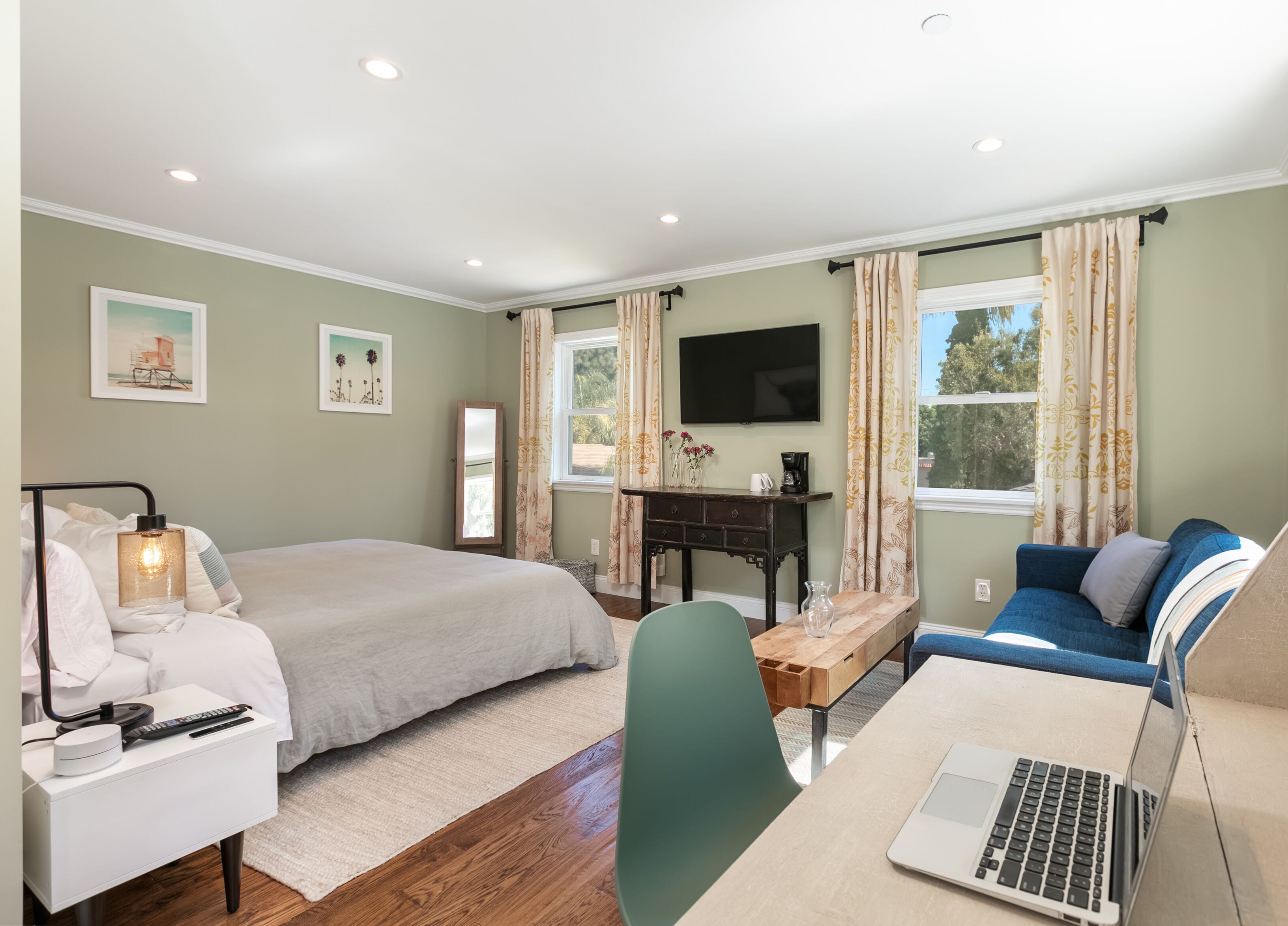 Ultimate live and work, huge outdoor, 5* location