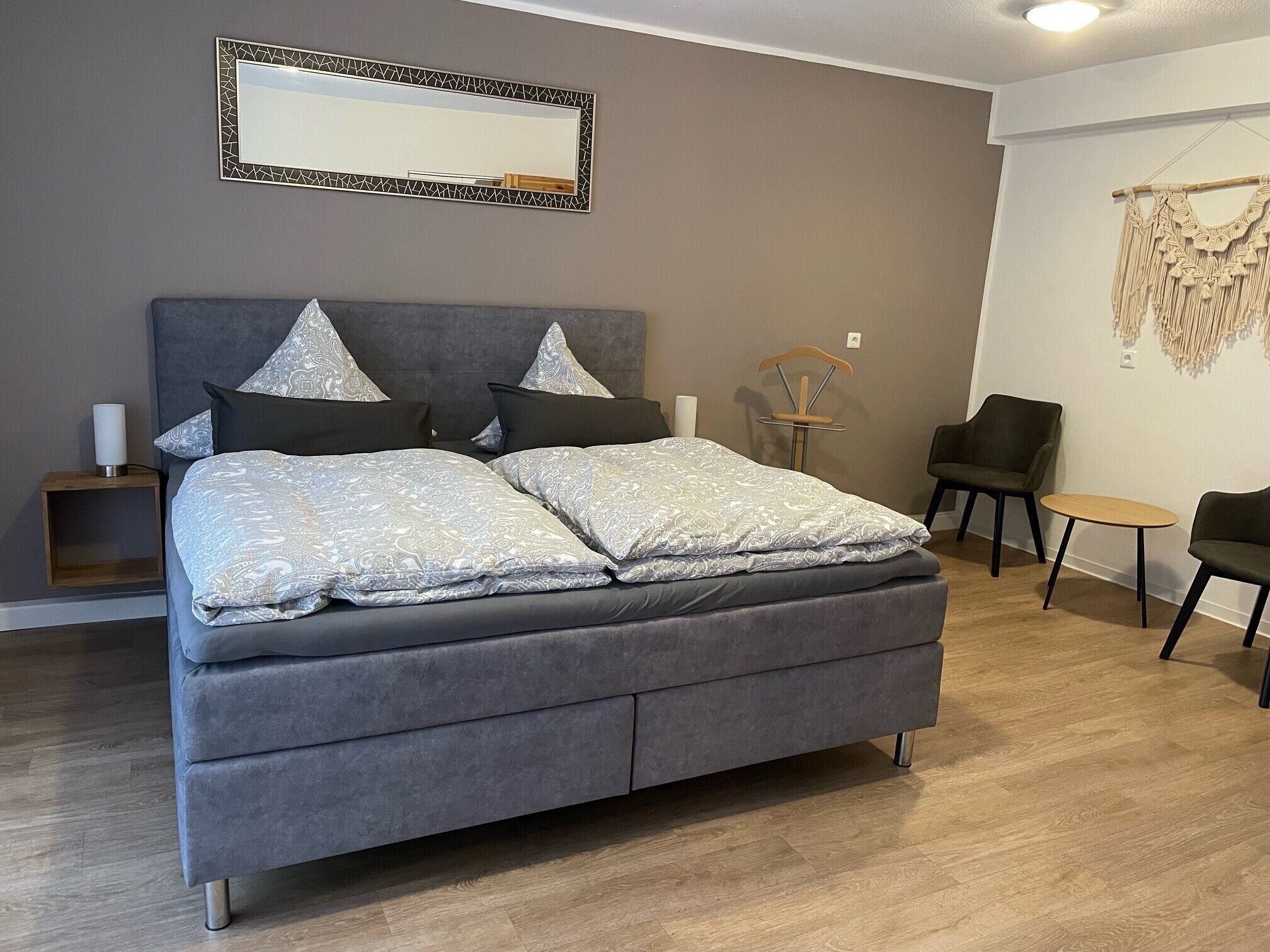 Holiday house (100m2) with fireplace, large terrace, mountain and lake views