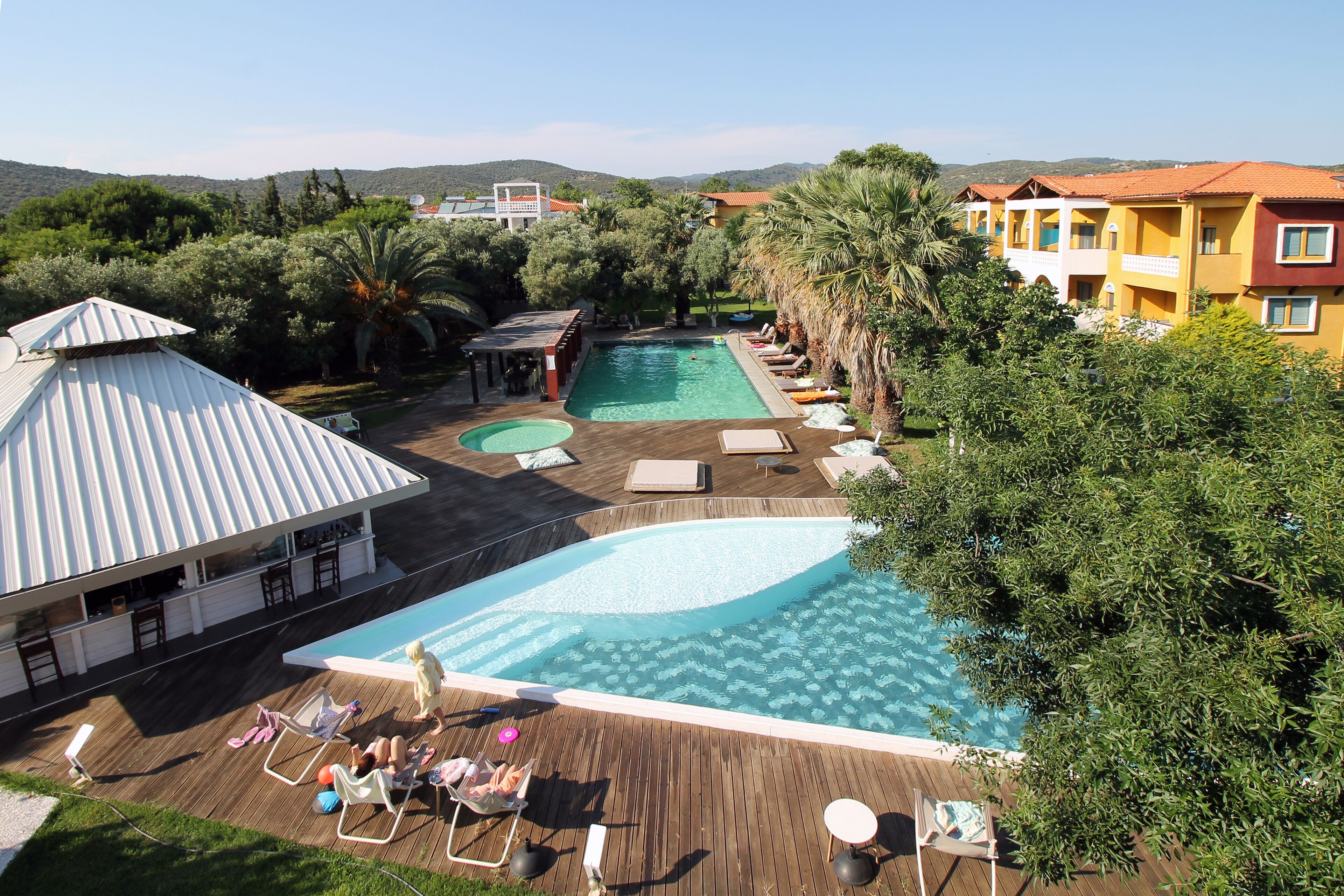 Despotiko Apartment Hotel & Suites