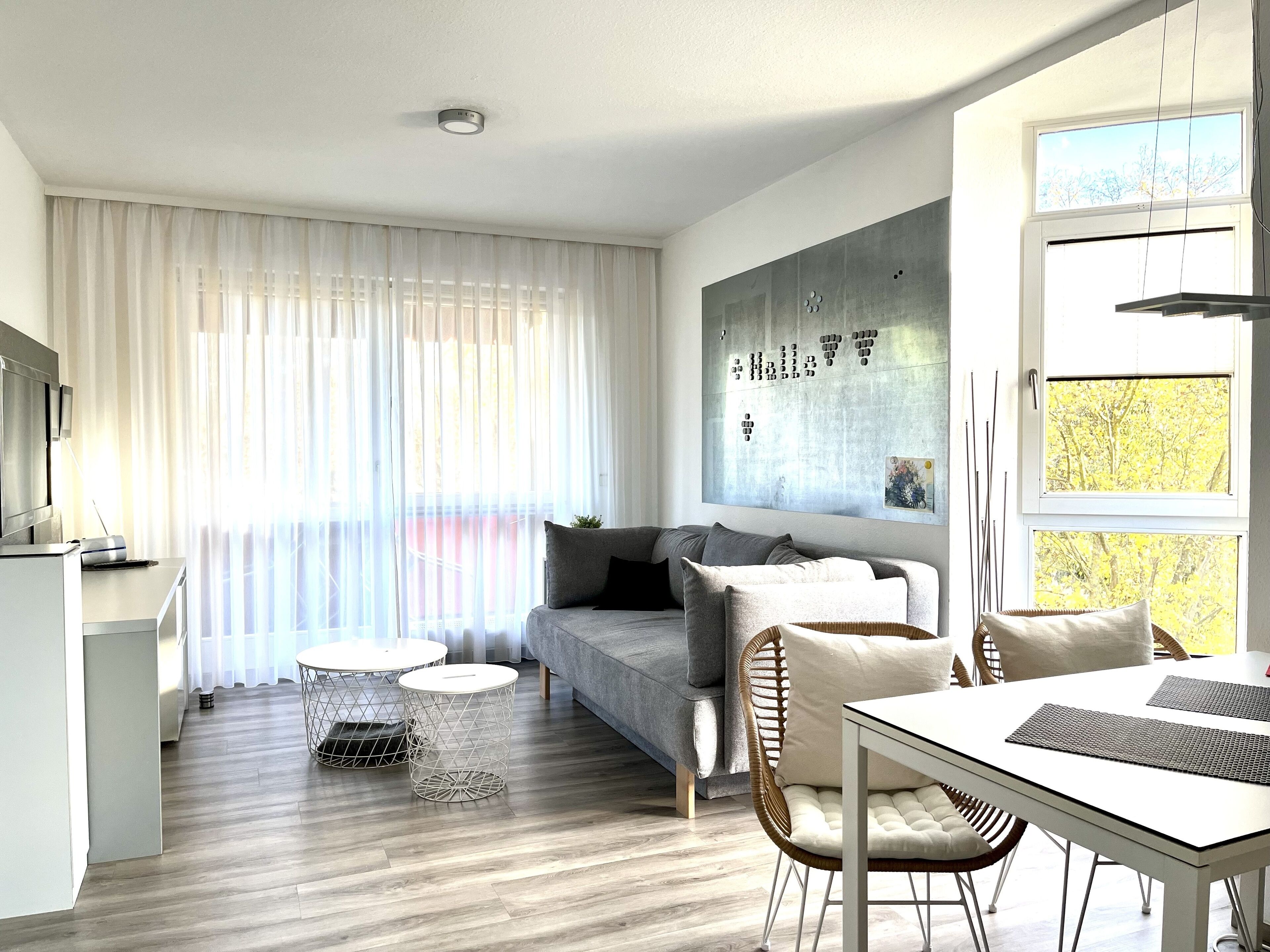 comfortable 2 room apartment on the 1st OG with balcony to the park