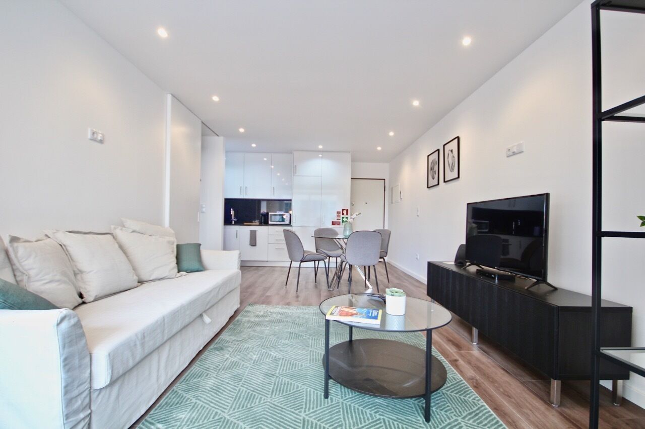 Savory Blue Apartment, Wifi, Garage, Lift!New!