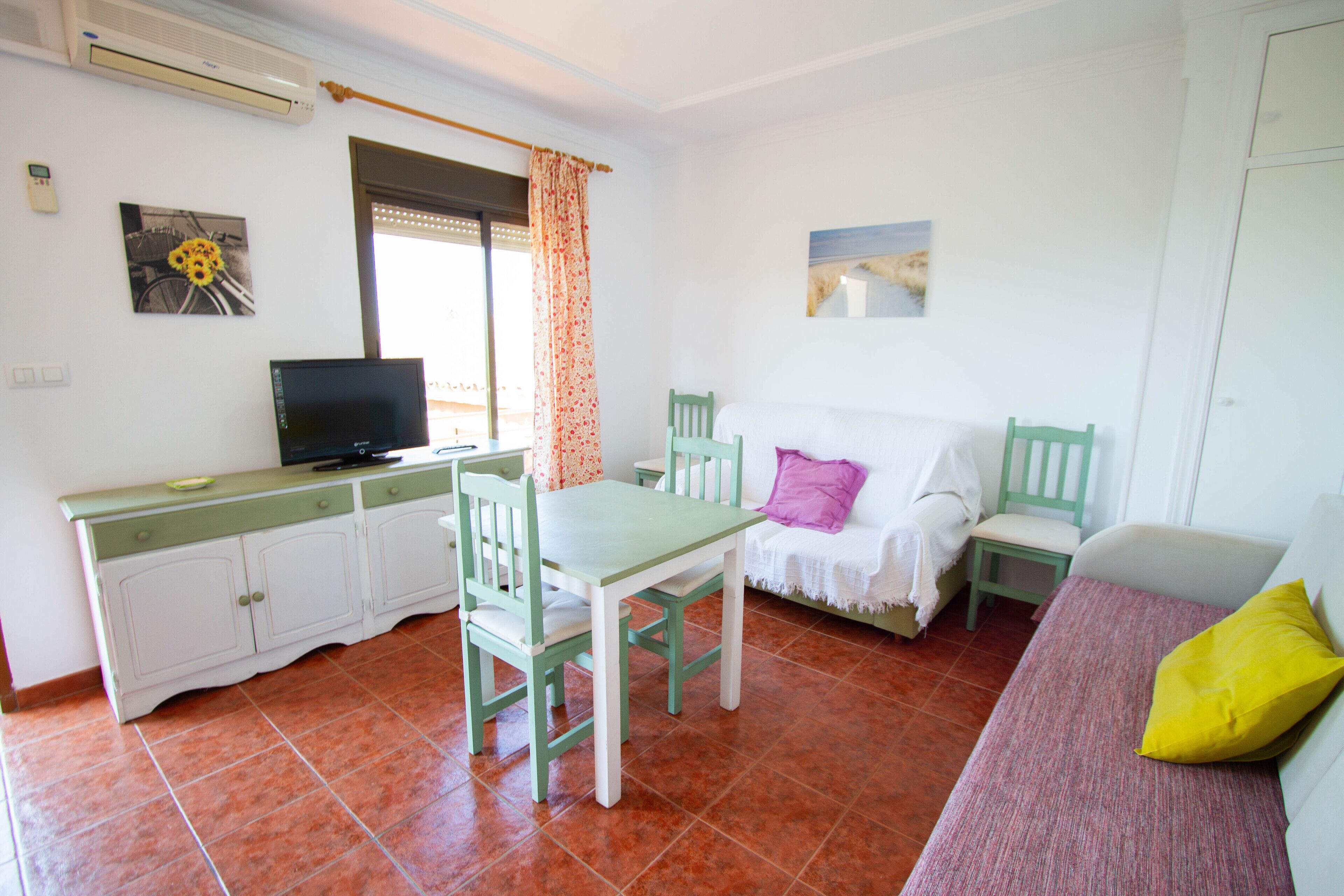 1 Bedroom Apartment (2 Adults + 1 Child) Bolonia Beach