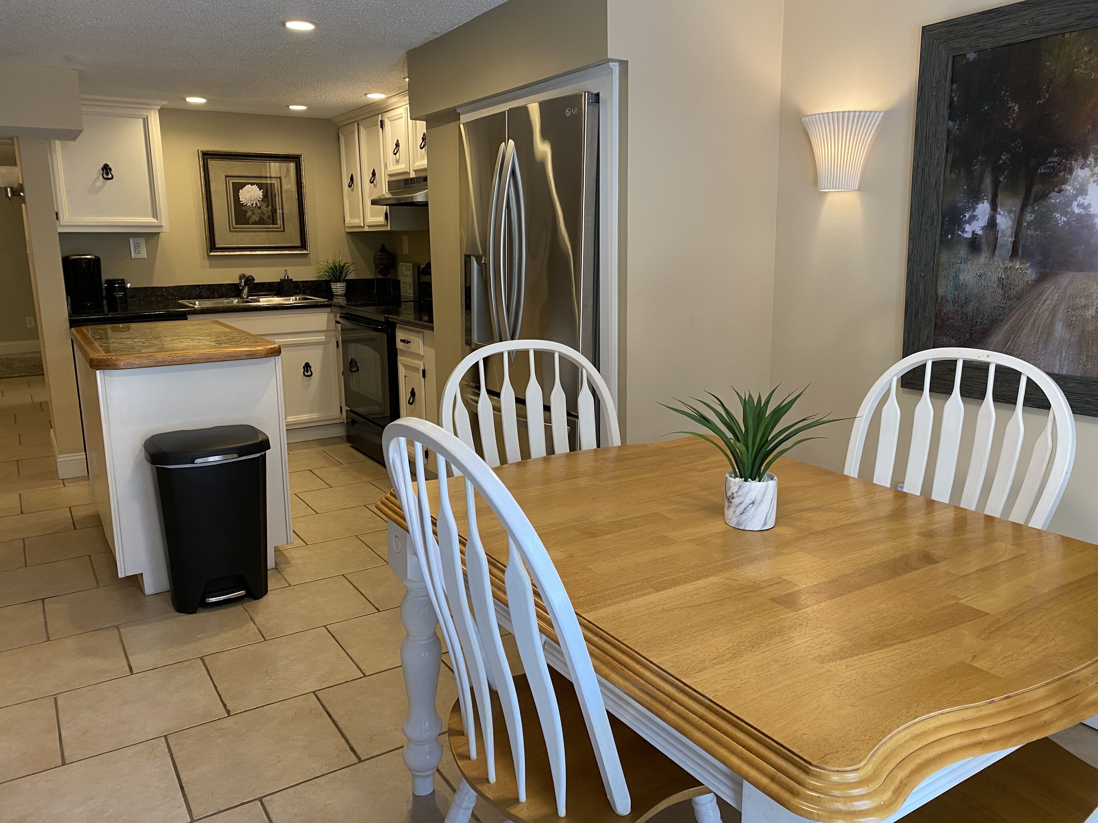 ⭐️ JC Base Camp - Huge Private Suite with Full Kitchen & Laundry