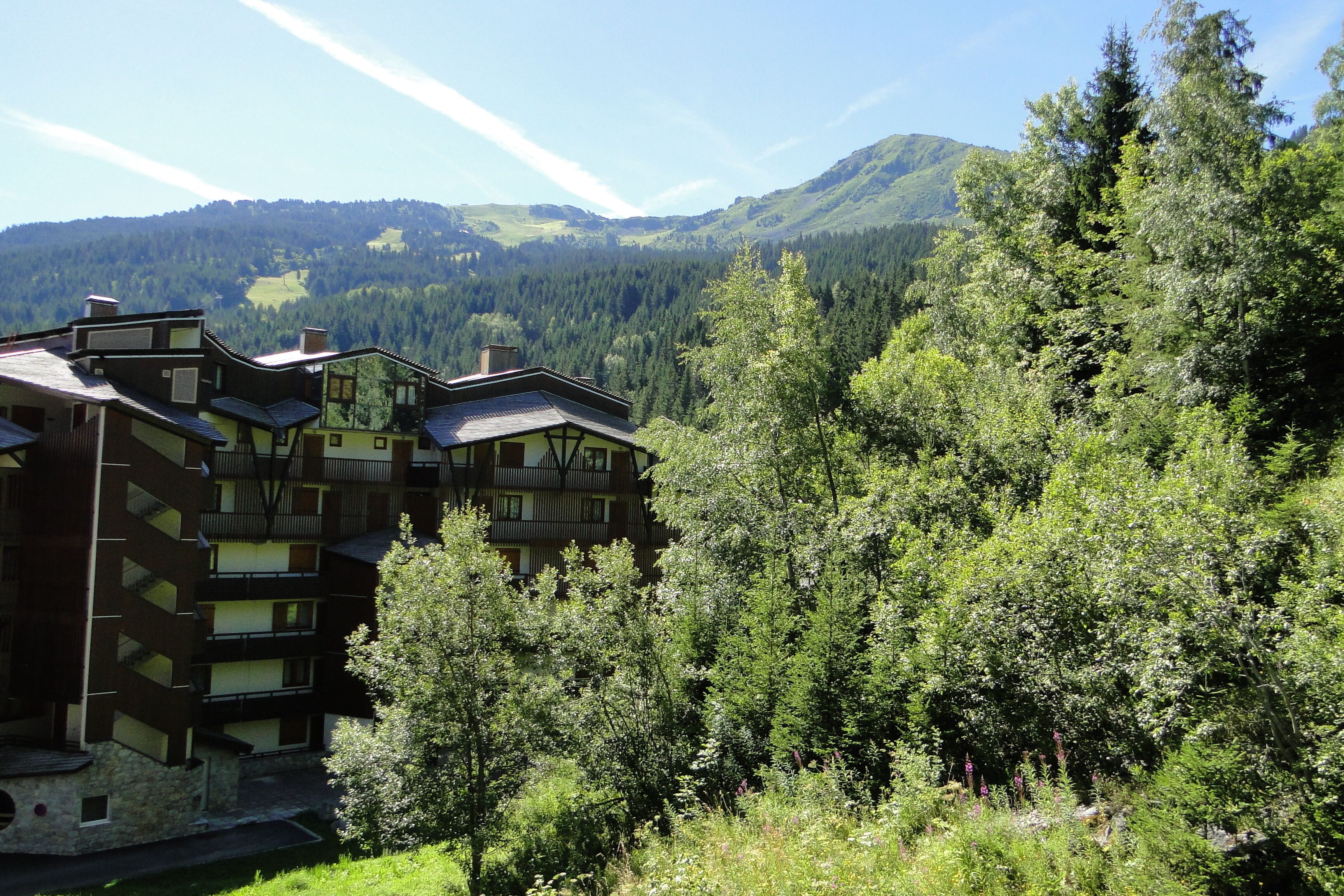 1 Bed Apt, Sleeps 5, Sauna, Wifi, Covered Parking, Kitchenette, Close to Slopes