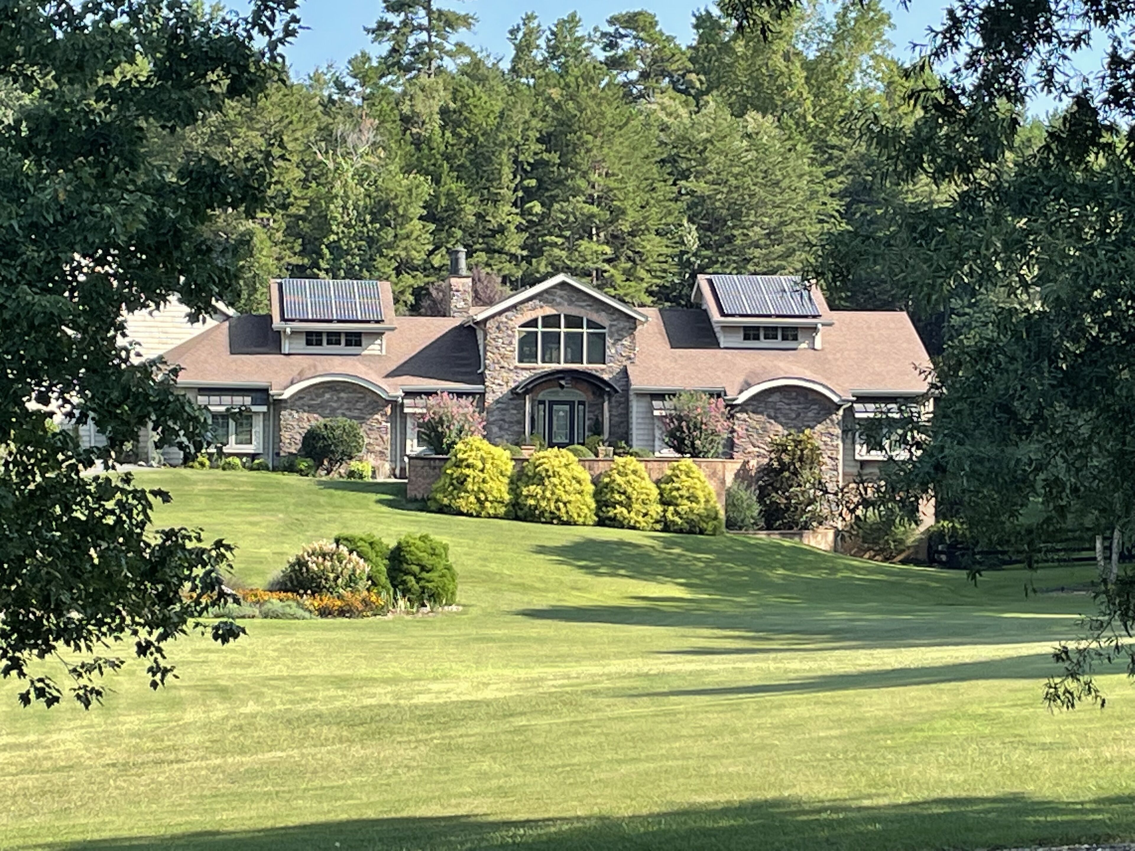 *1800 SqFt Private Aptmt in Country Home. WFU, DTWS,Truist Field/RISE,Tanglewood