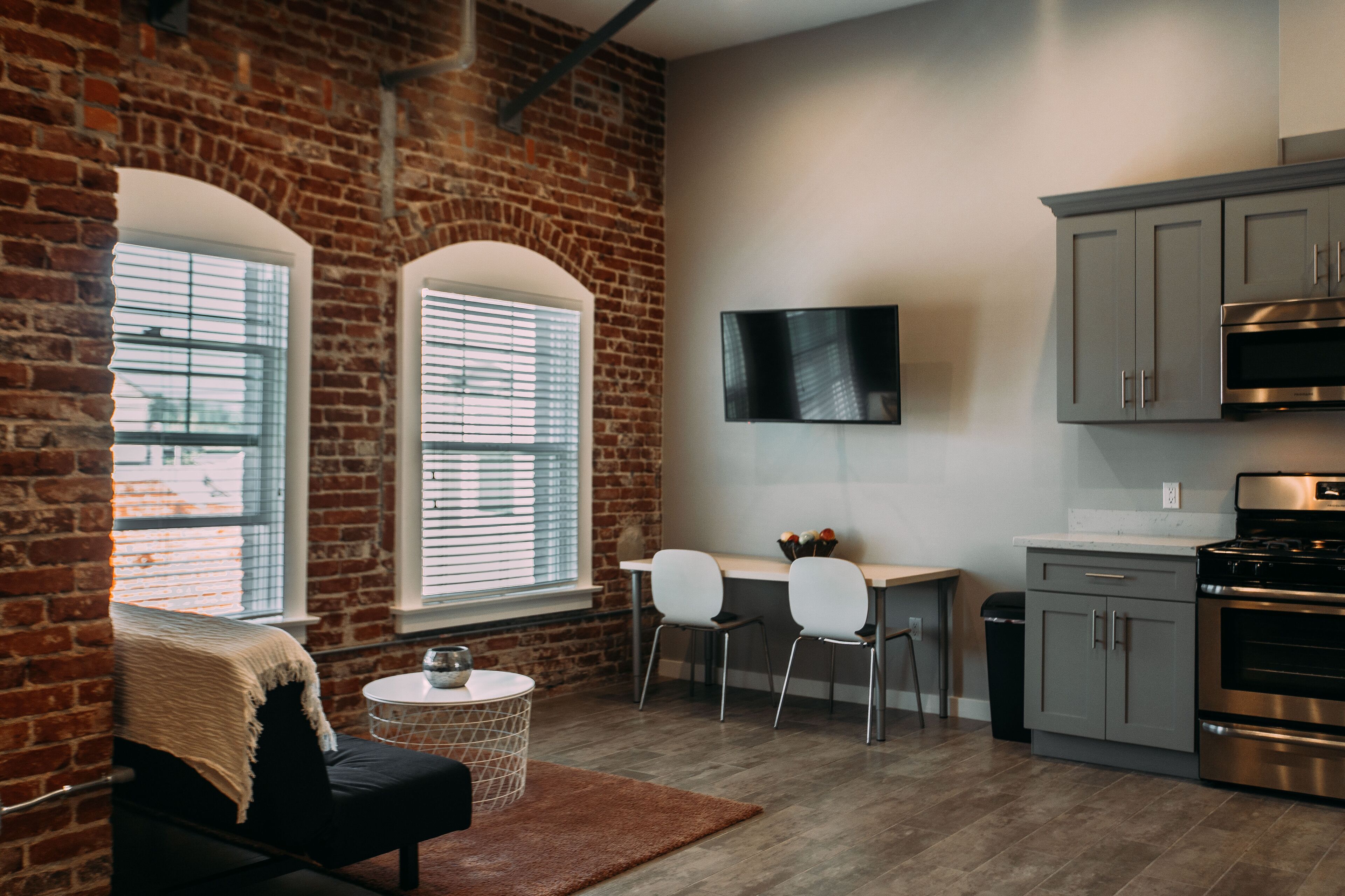 Bright Clean Loft on Melrose ave