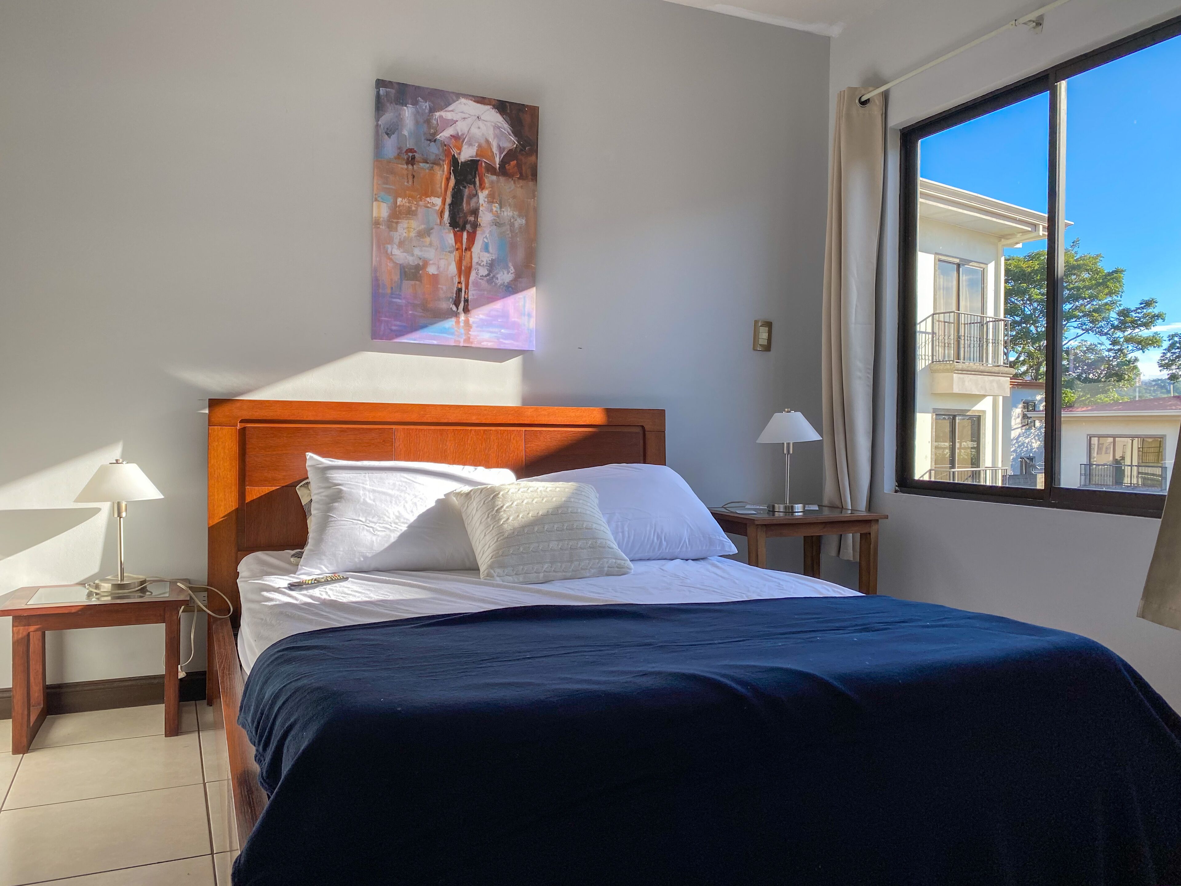 *HEREDIA*  |NEAR: AIRPORT & CONVENTION CENTER | 2B APT | NICE BALCONY